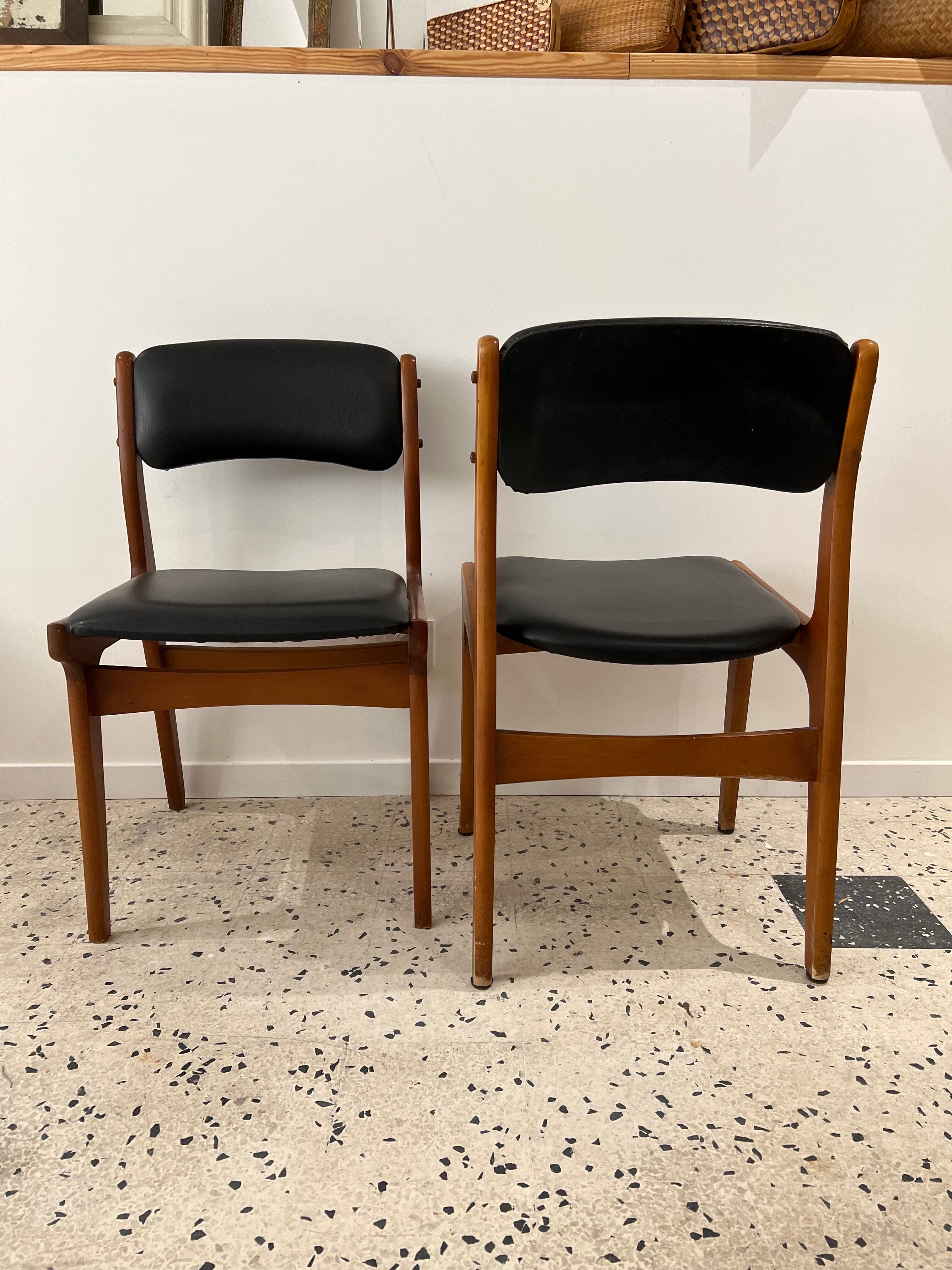 Chaise vintage scandinave en bois et simili cuir noir