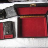 Box a bijoux ancien leather on wood satin interior and red velvet, with compartment