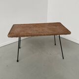 Table basse osier tressé et métal 1960