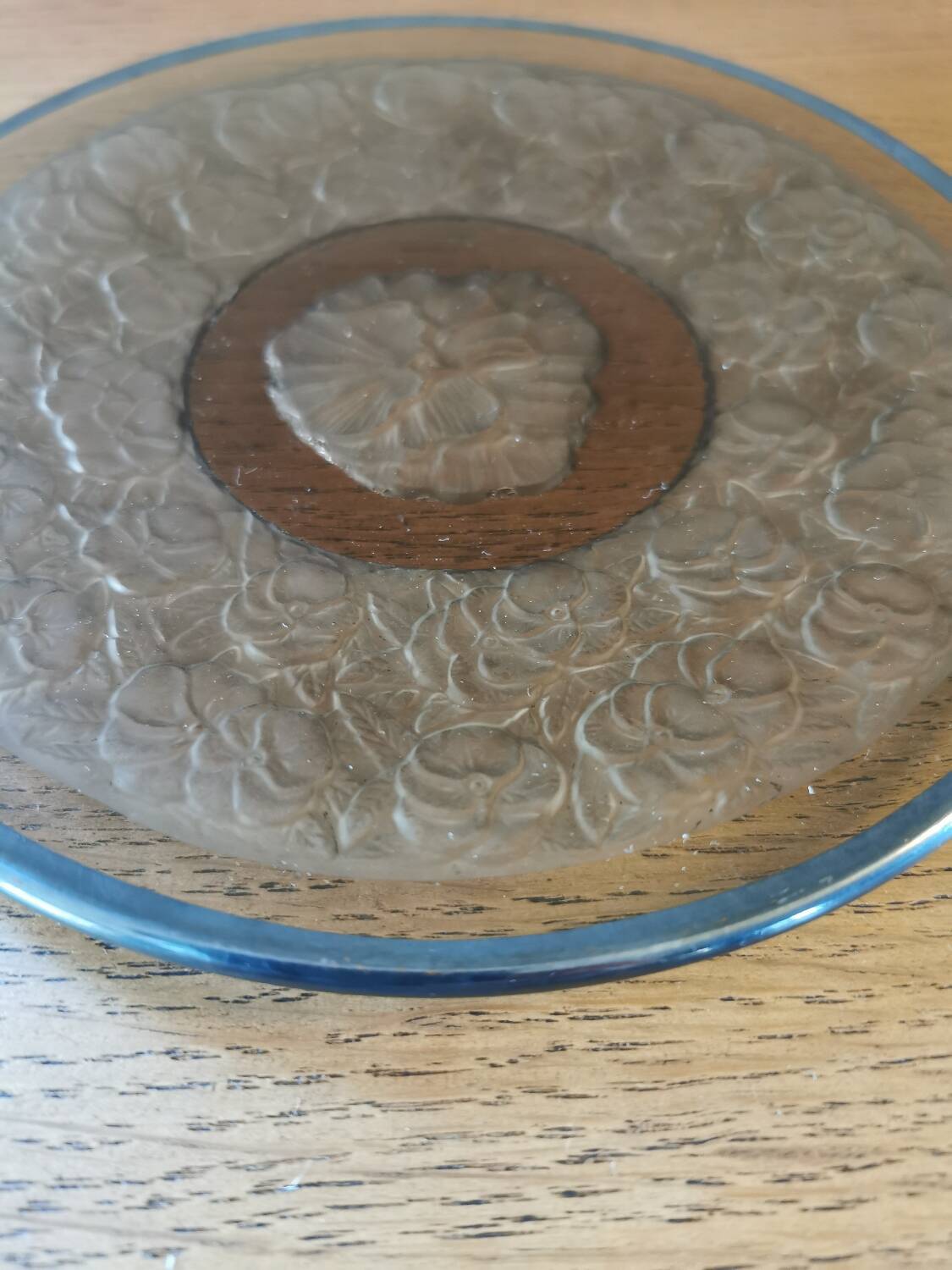 Suite de 12 assiettes et un plat art déco