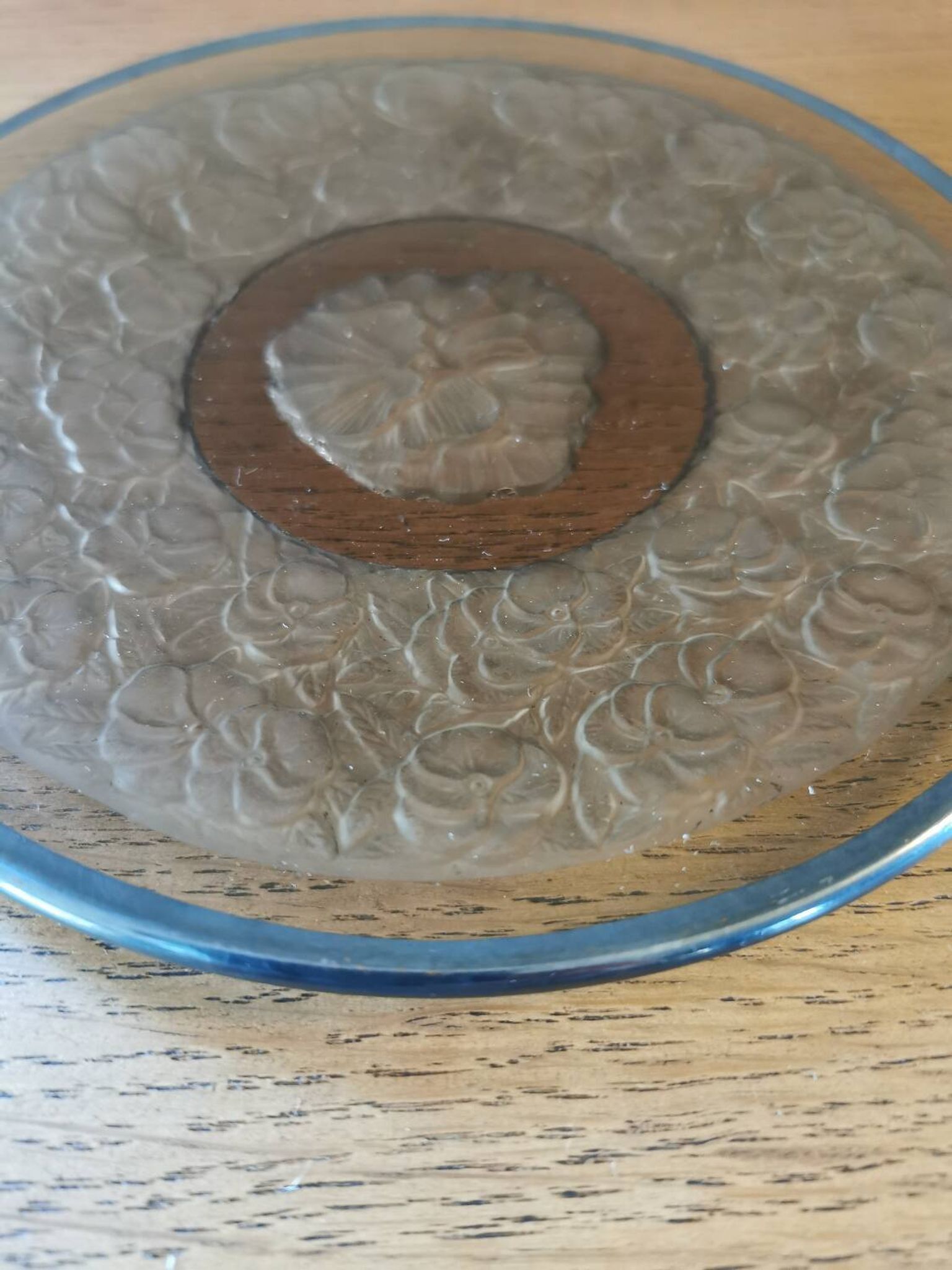 Suite de 12 assiettes et un plat art déco