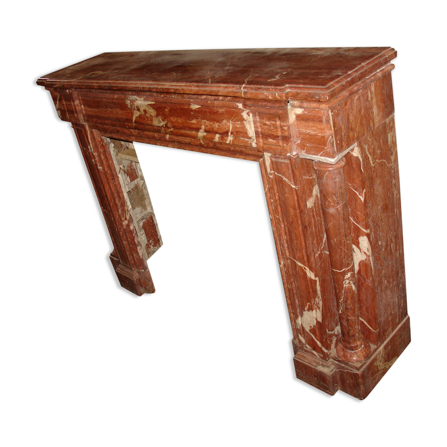 Fireplace columns in red marble of Languedoc and dating from the end of the XIX century