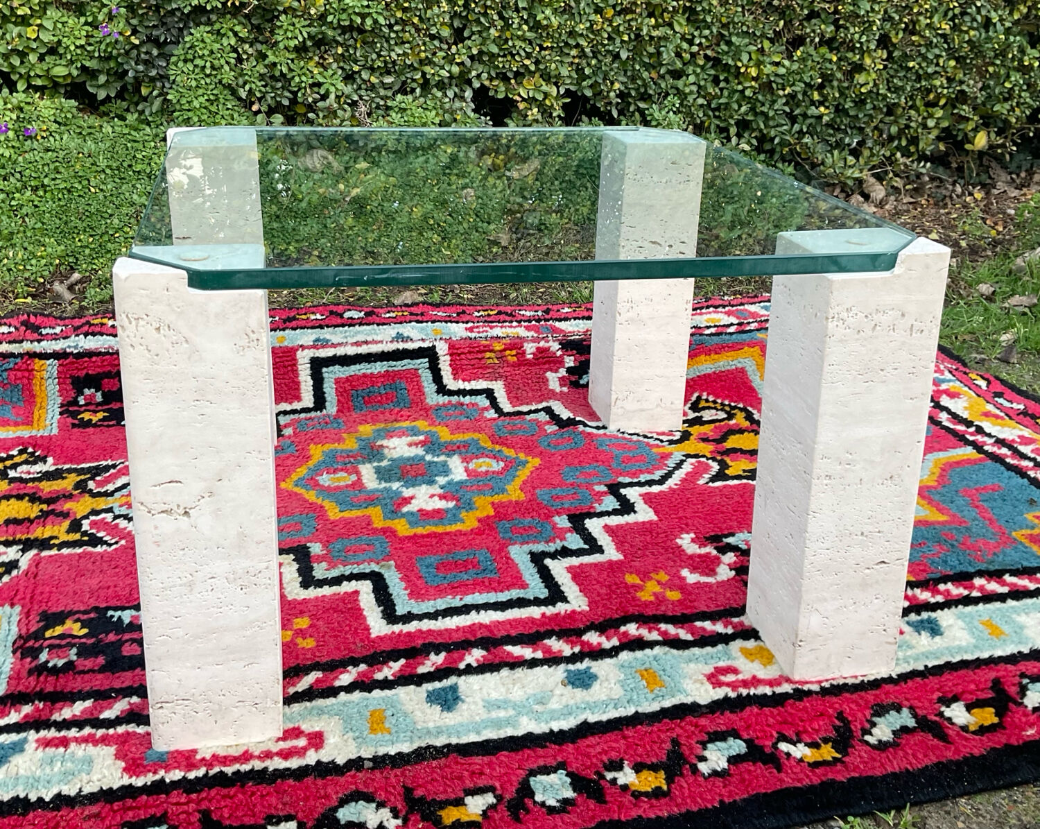 Table basse vintage en travertin et verre