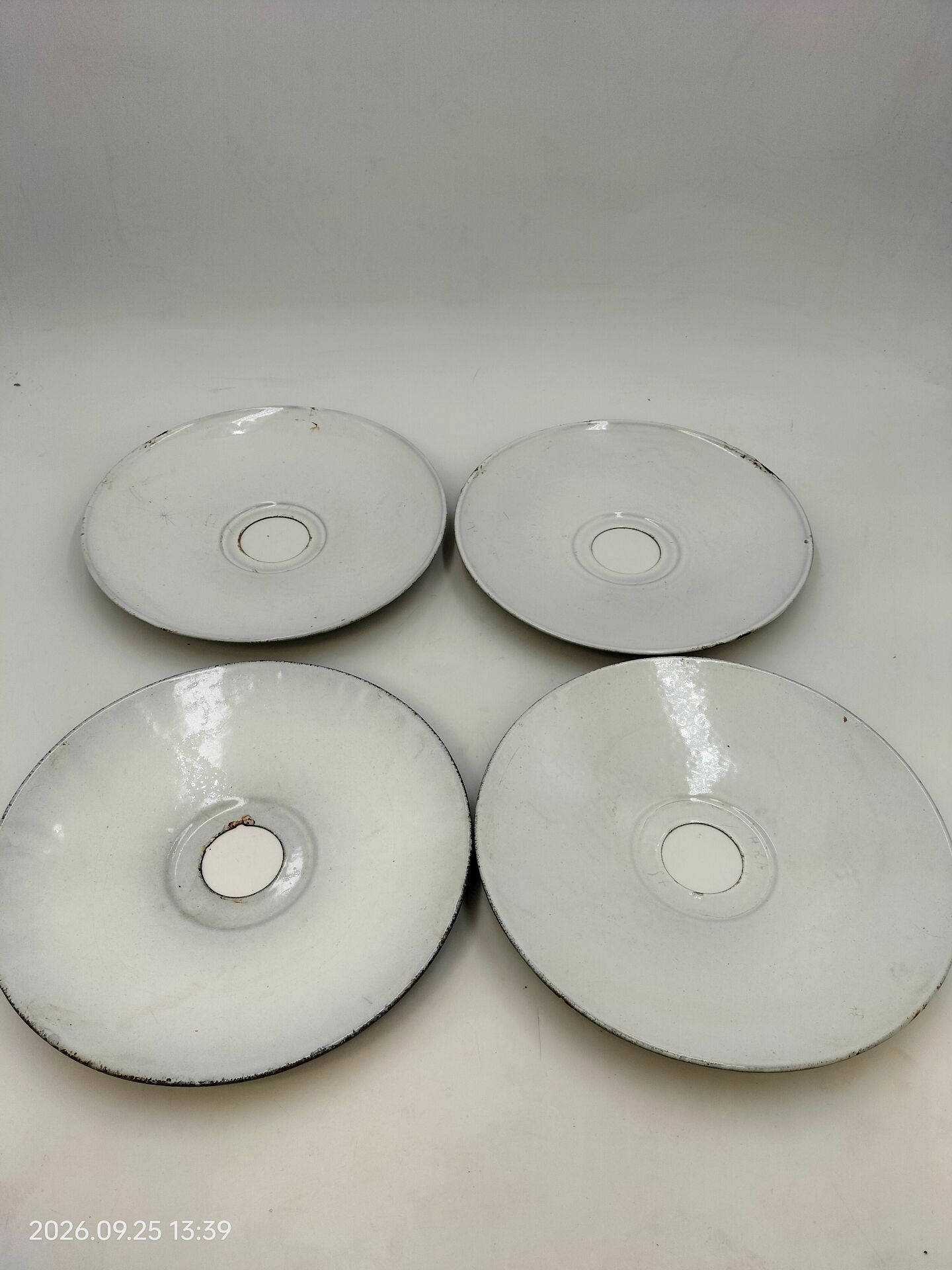 Enamelled sheet metal lampshade
