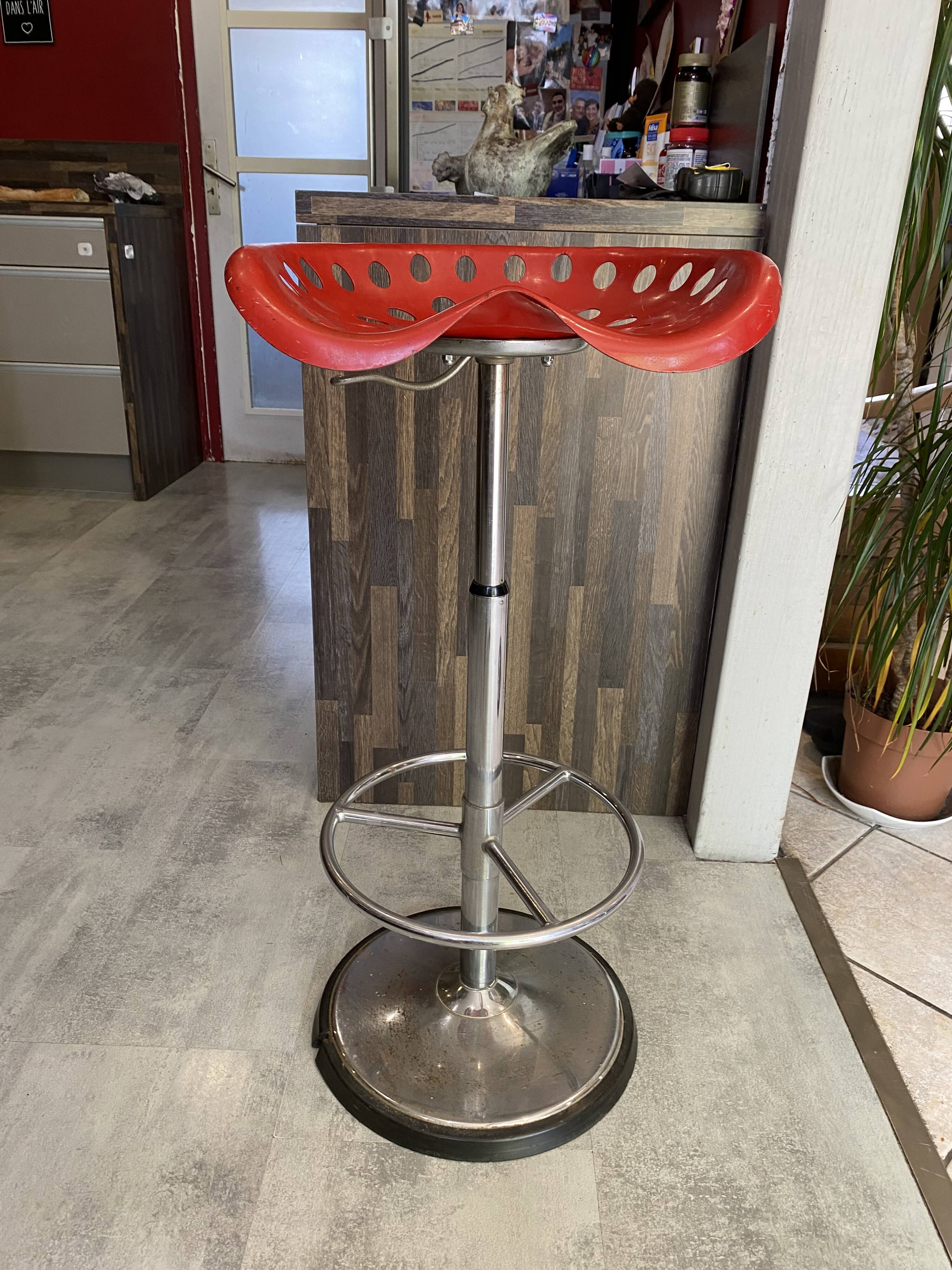 Red stool Faucheuse swivel Etienne Fermigier mirima 70