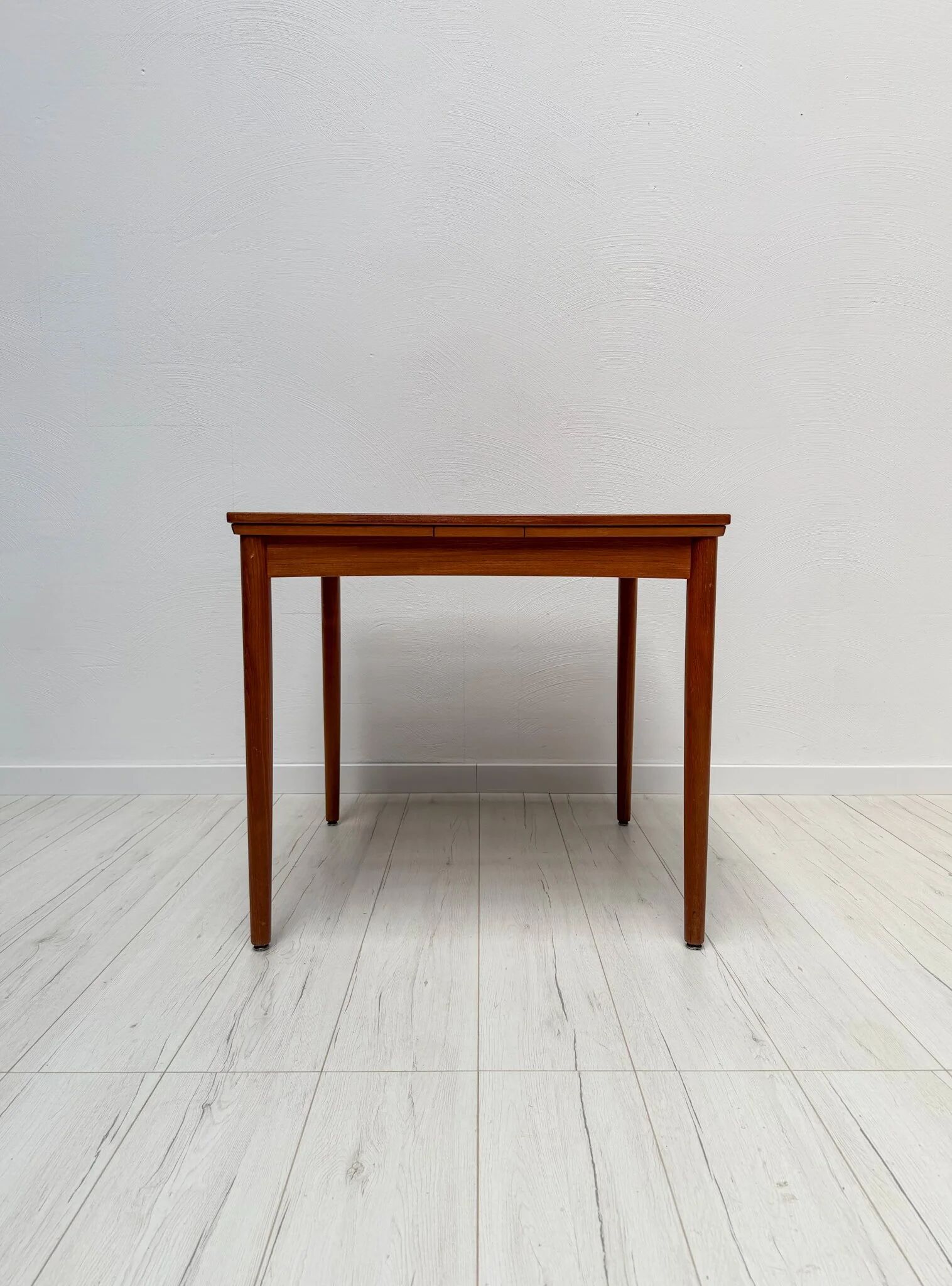 1960s vintage mid-century Danish teak extendable dining table by Poul Hundvad for Hundevad & Co.