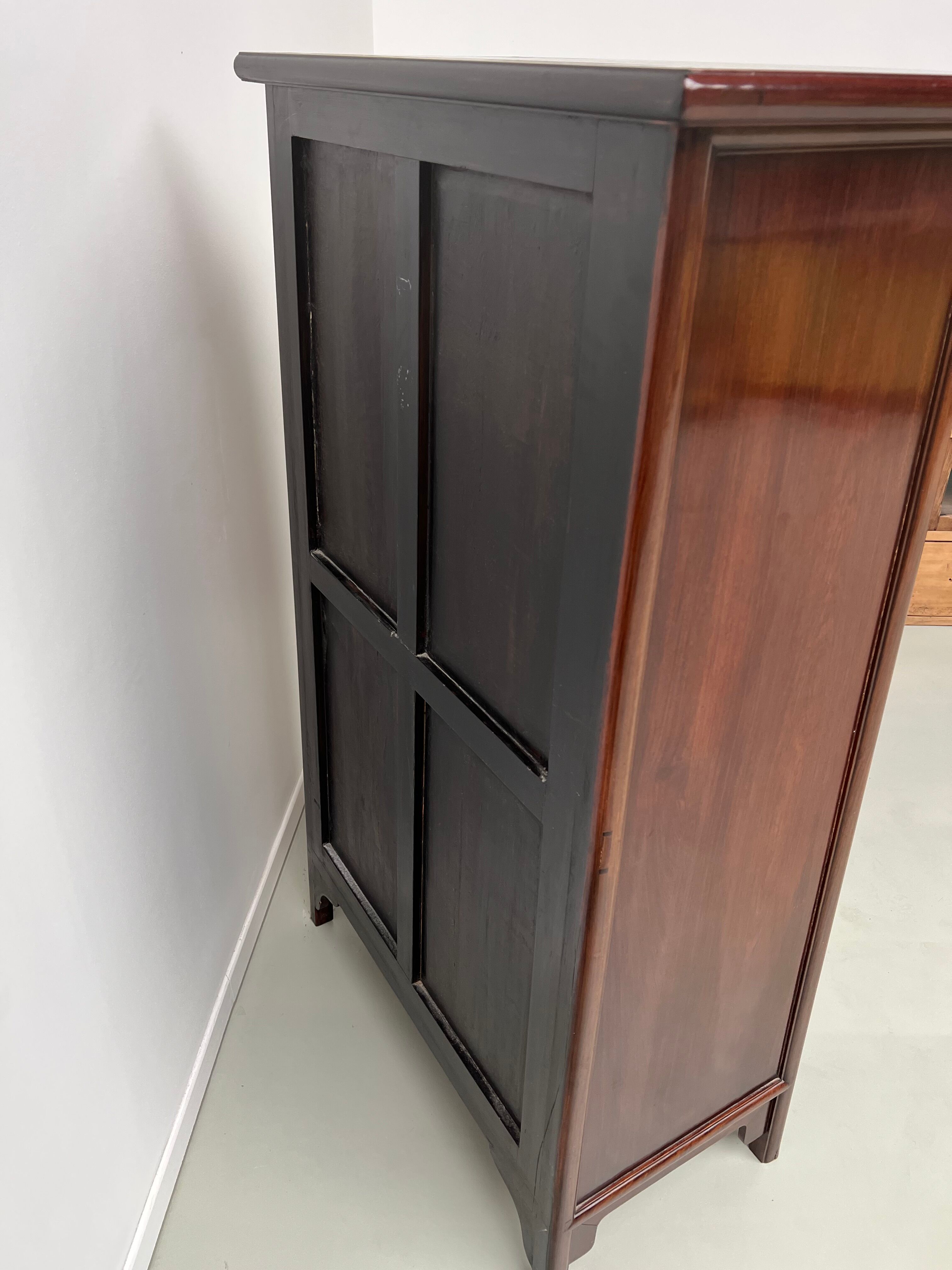 Chinese trapezoidal roller cabinet, made of rosewood.