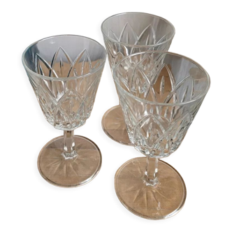 Set of 3 stemmed wine glasses