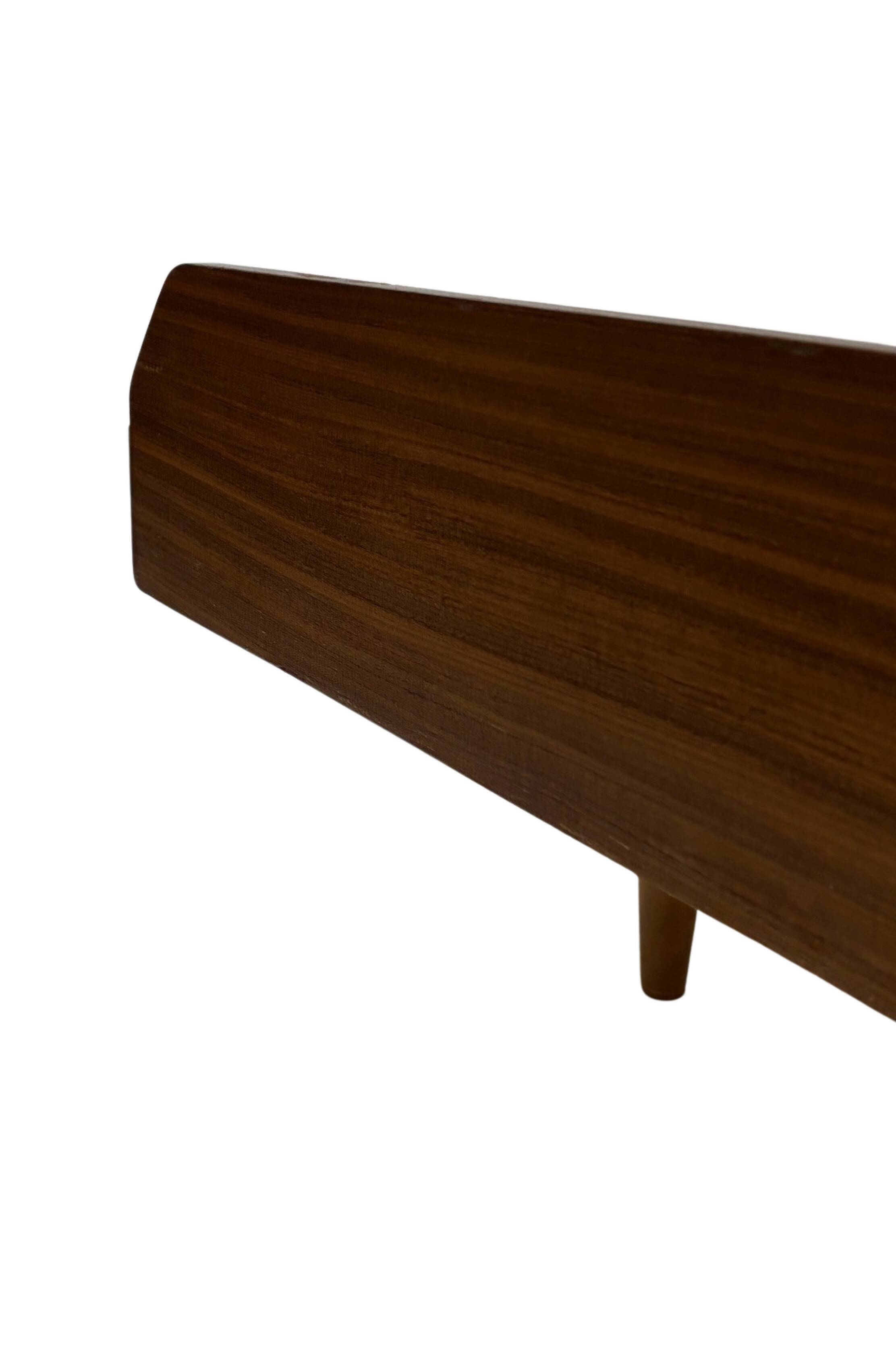 Vintage daybed 1960s minimalist design in Teak wood