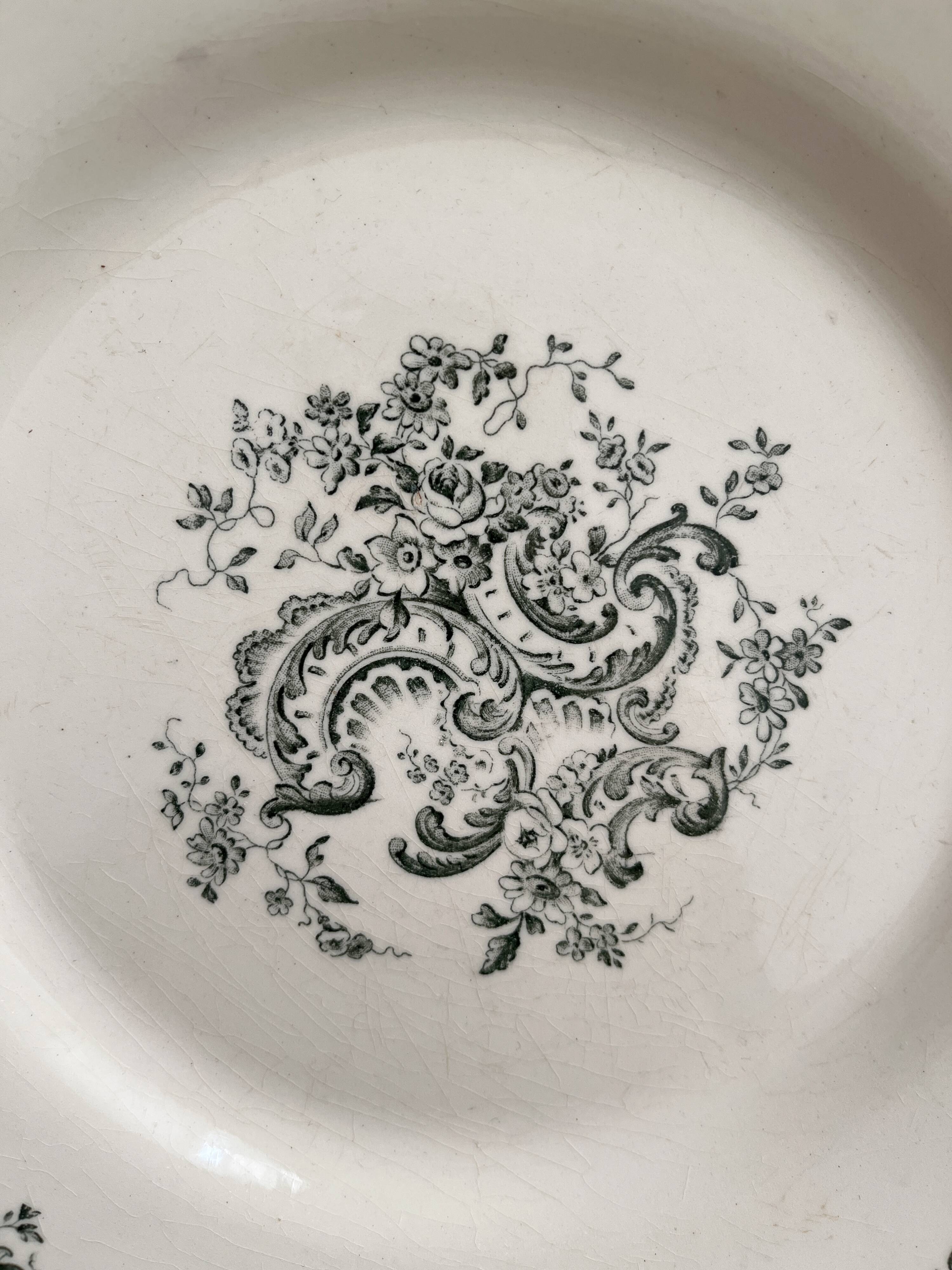 4 flat ironware plates "Louis XV" Gien 19th century