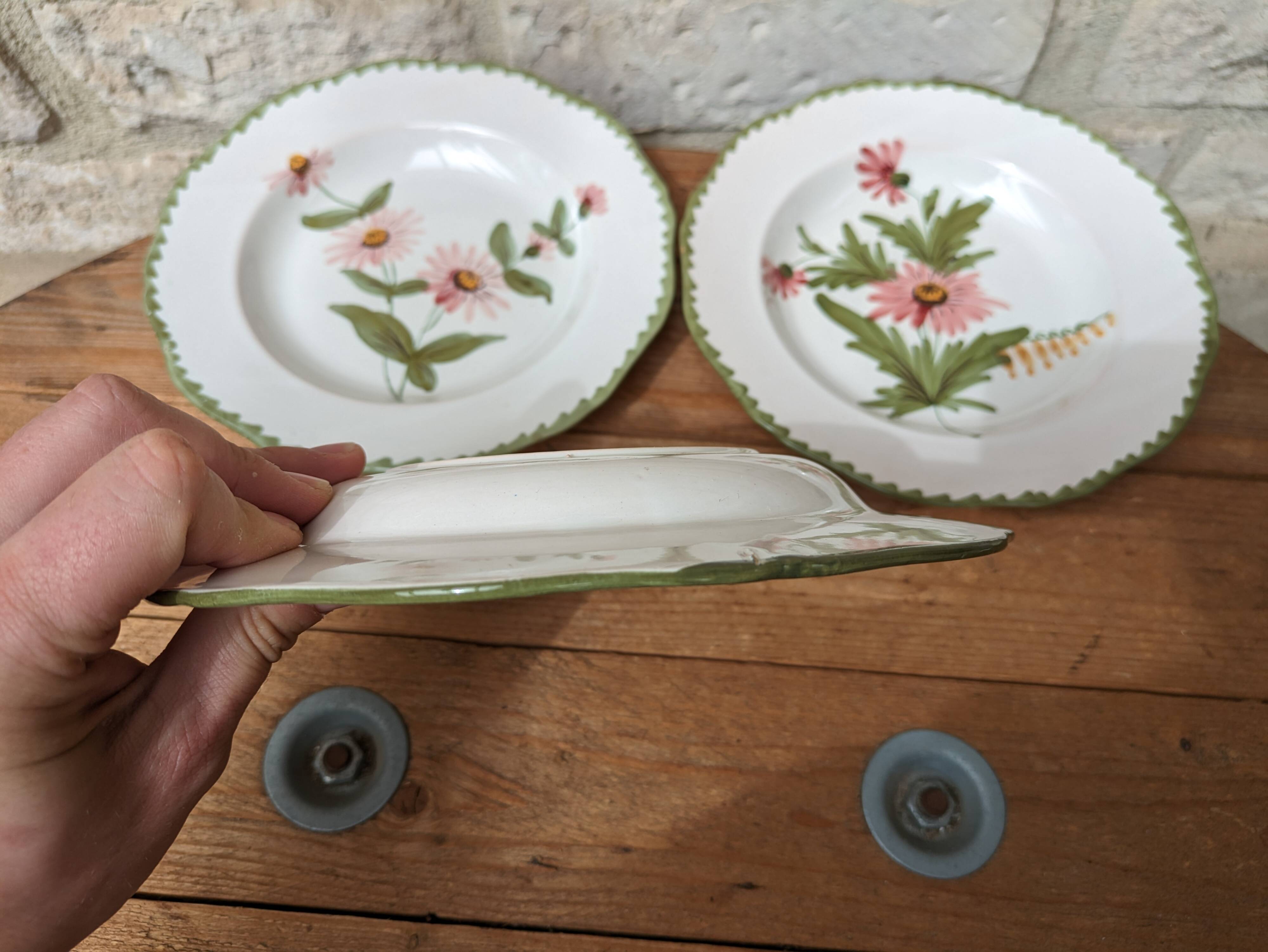 Ensemble de 3 assiettes creuses décoratives à décor floral