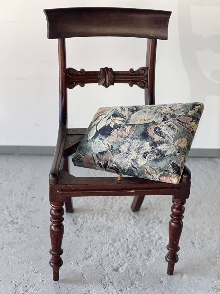 Mahogany dining room set, work in English 19th century