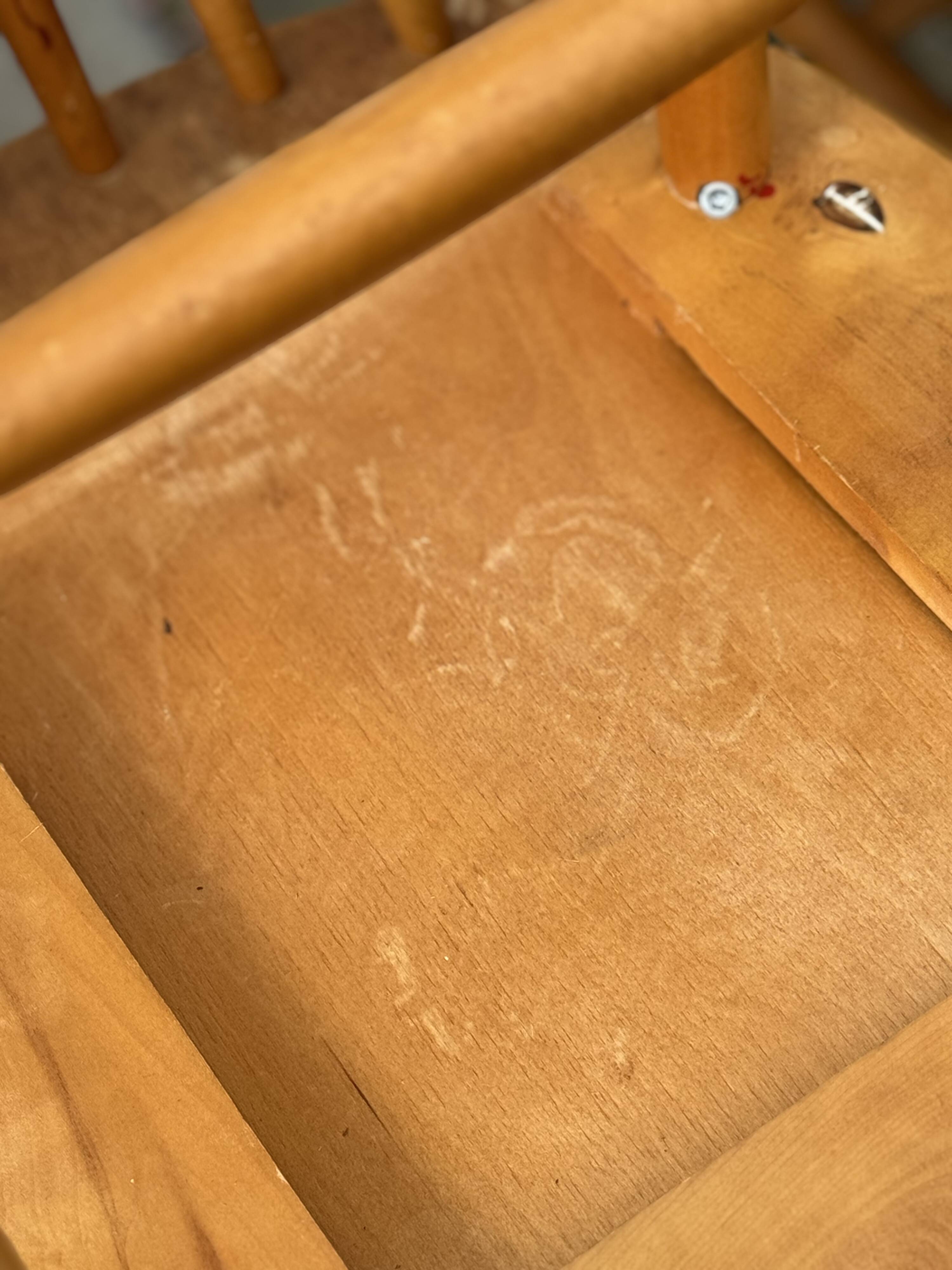 Ensemble de 4 chaises scandinaves à dossier fuseau