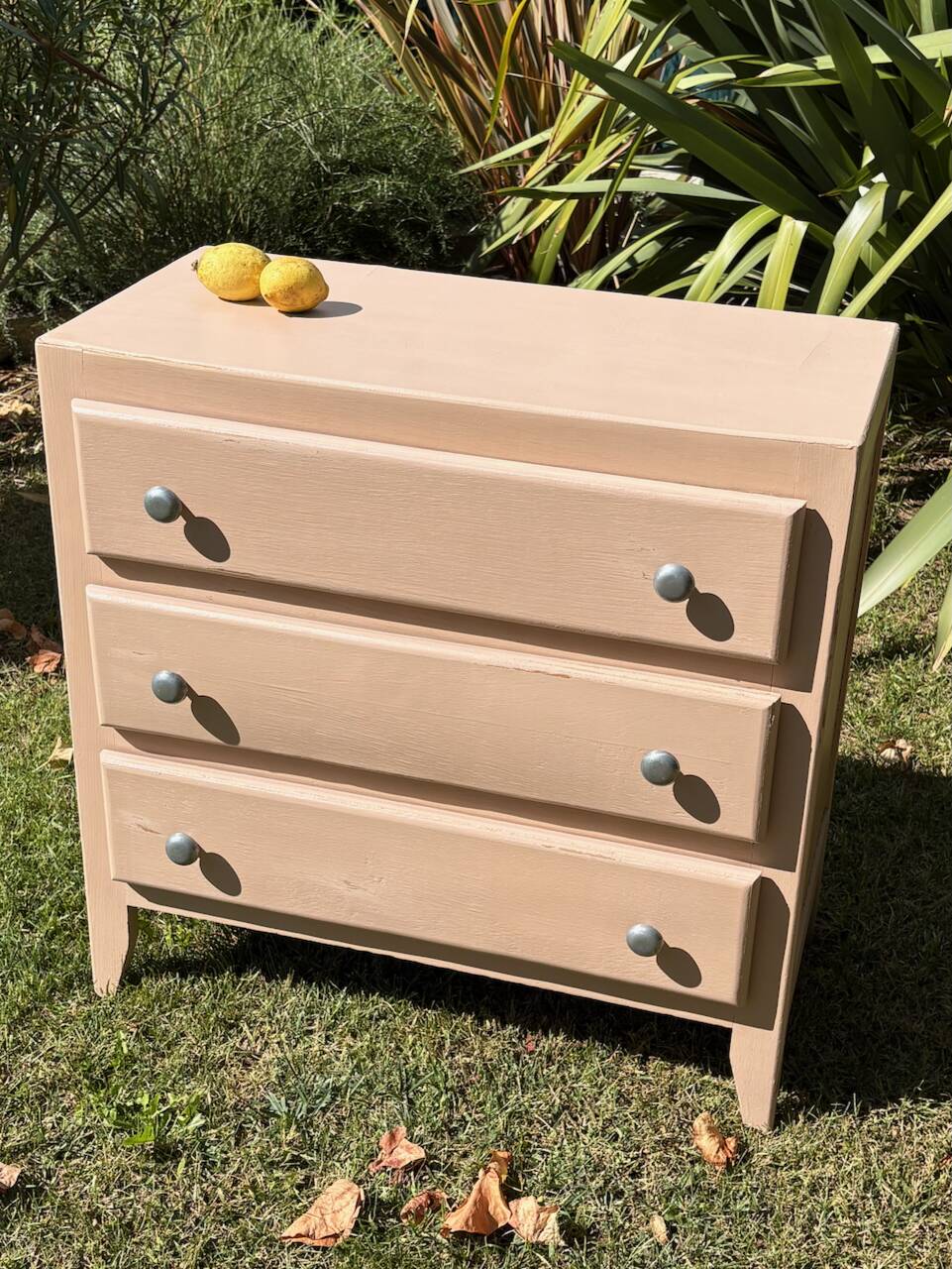 Commode vieux rose