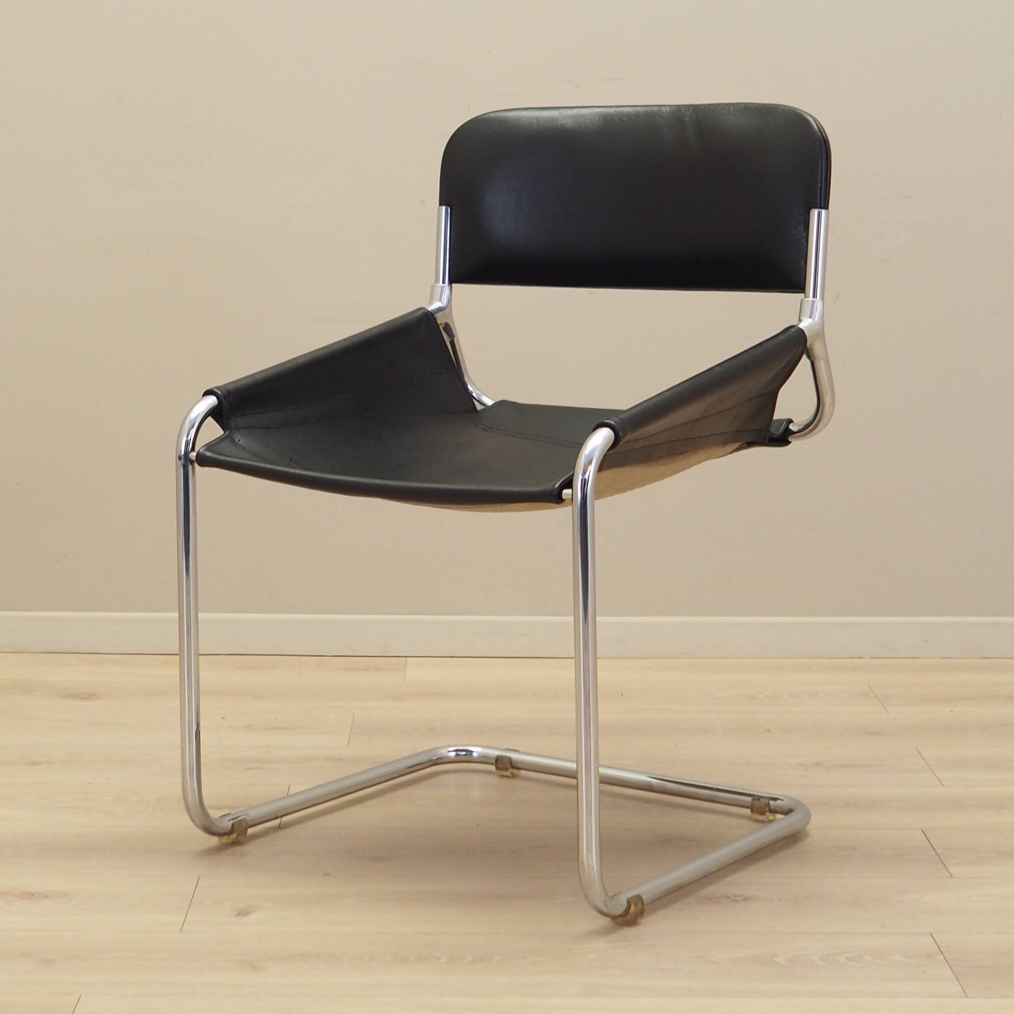 Leather chair, Italian design, 1970s, production: Italy