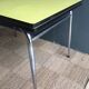 Table formica jaune