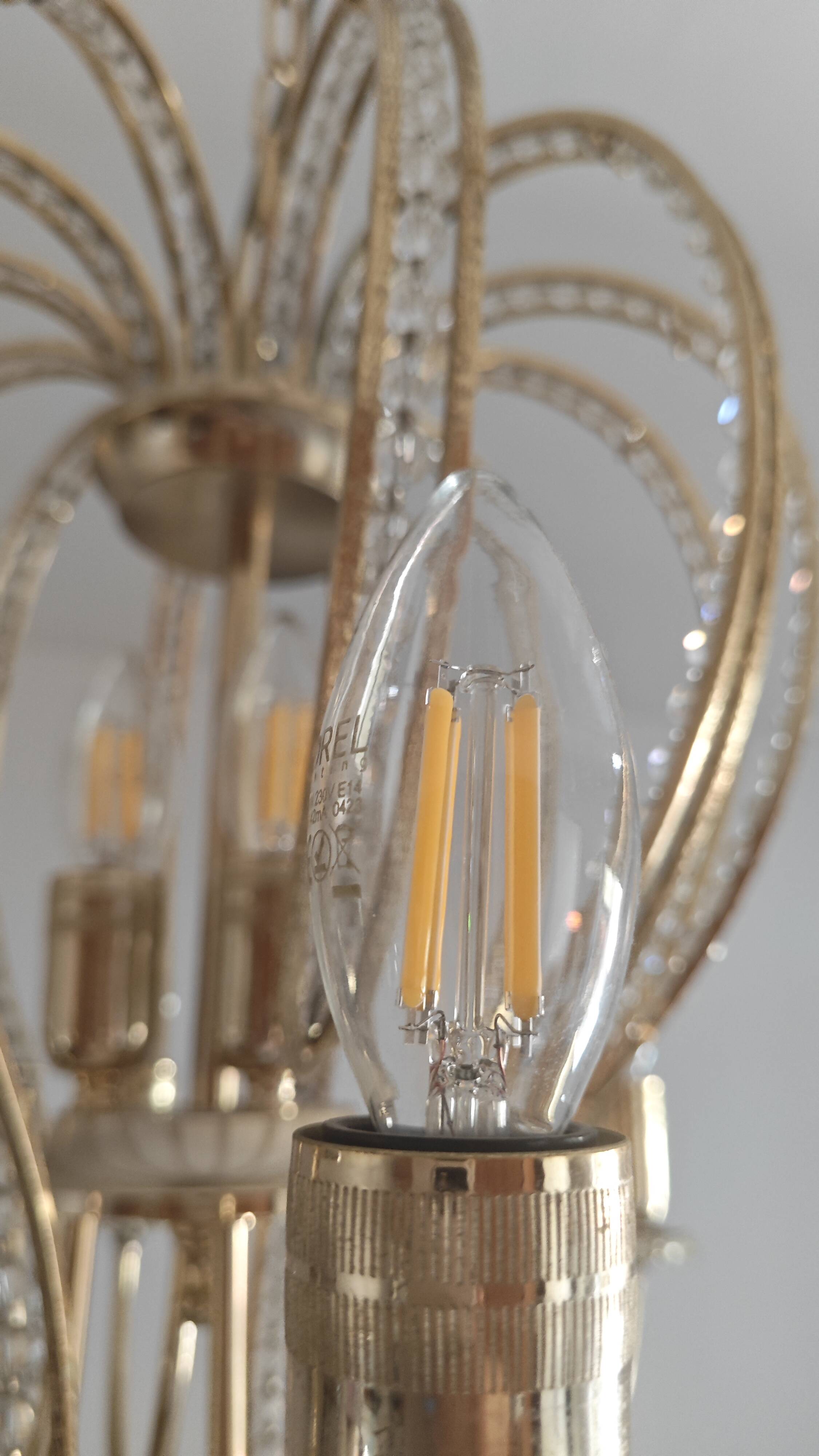 Lampadario stile romantico in ottone e cristalli