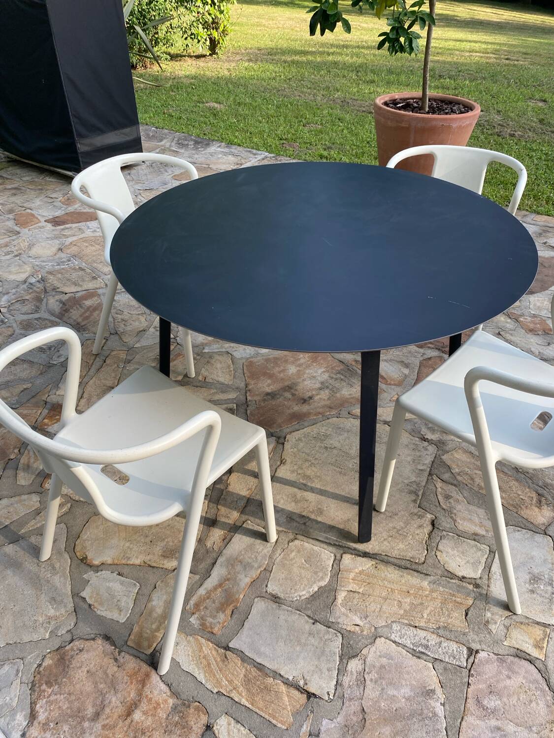 Magis table and 4 jasper morrison chairs