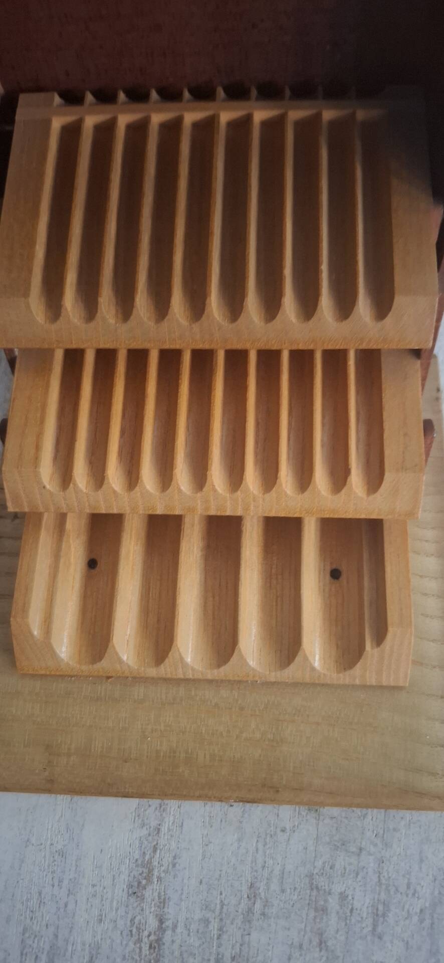 Boite.distributeur de cigarettes en bois.