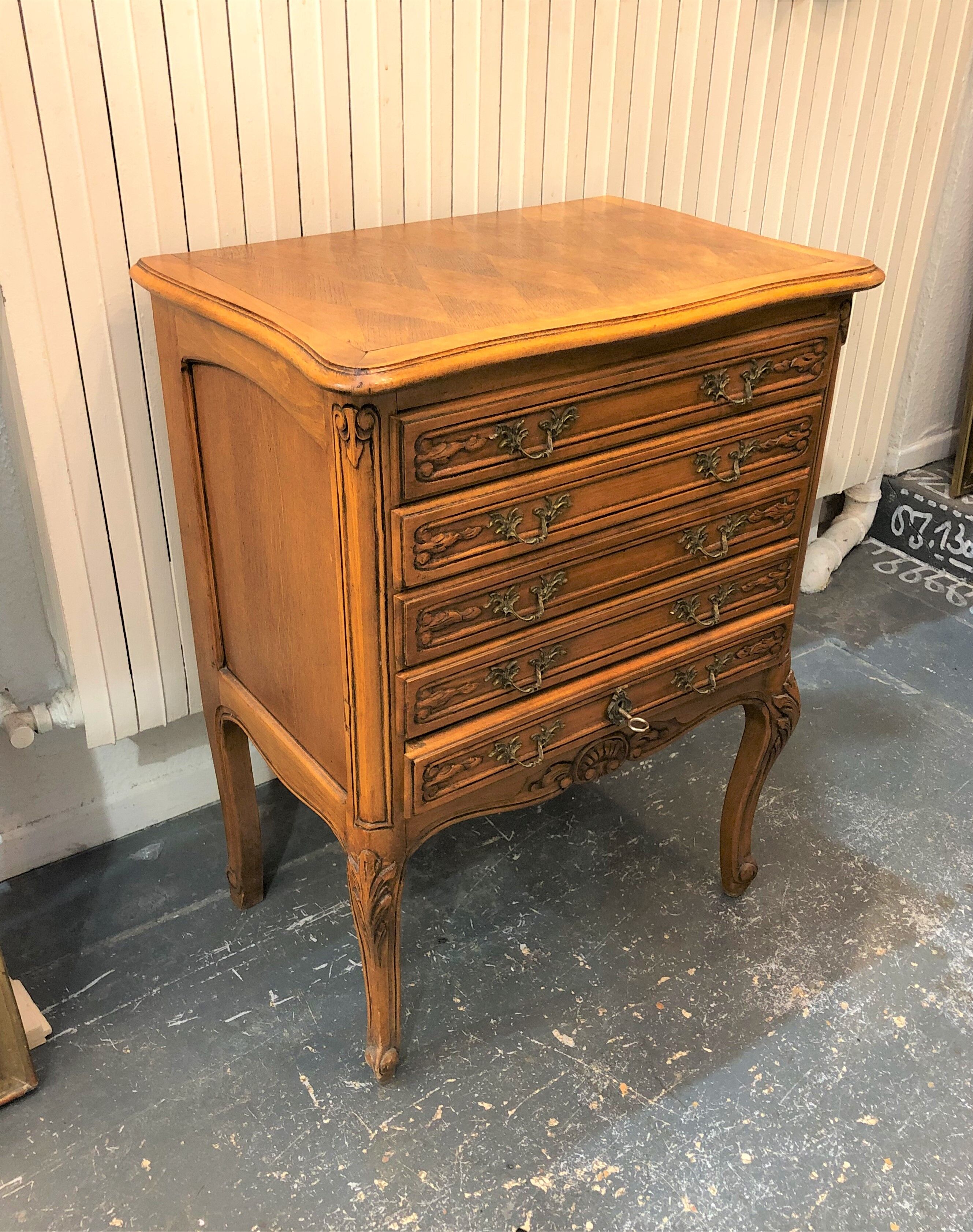 Solid wood silver cabinet with 5 drawers for 173 place settings, silver-plated metal, Solid silver