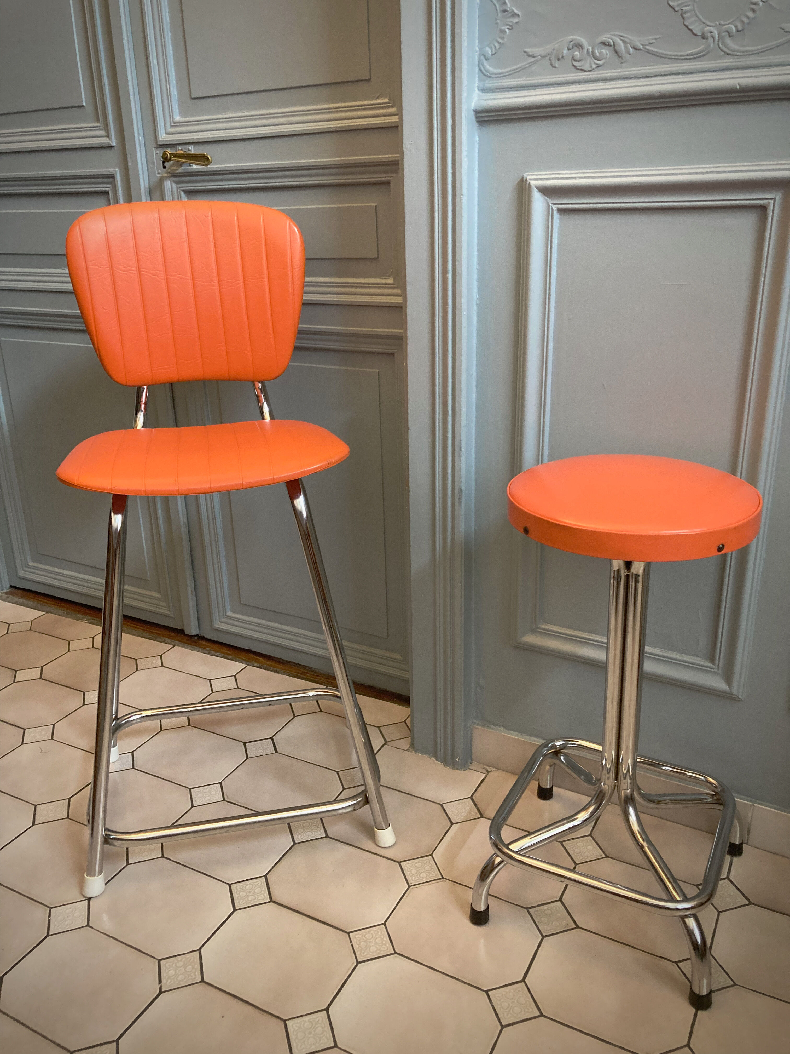 Duo of chair and stool 1970 orange and chromes