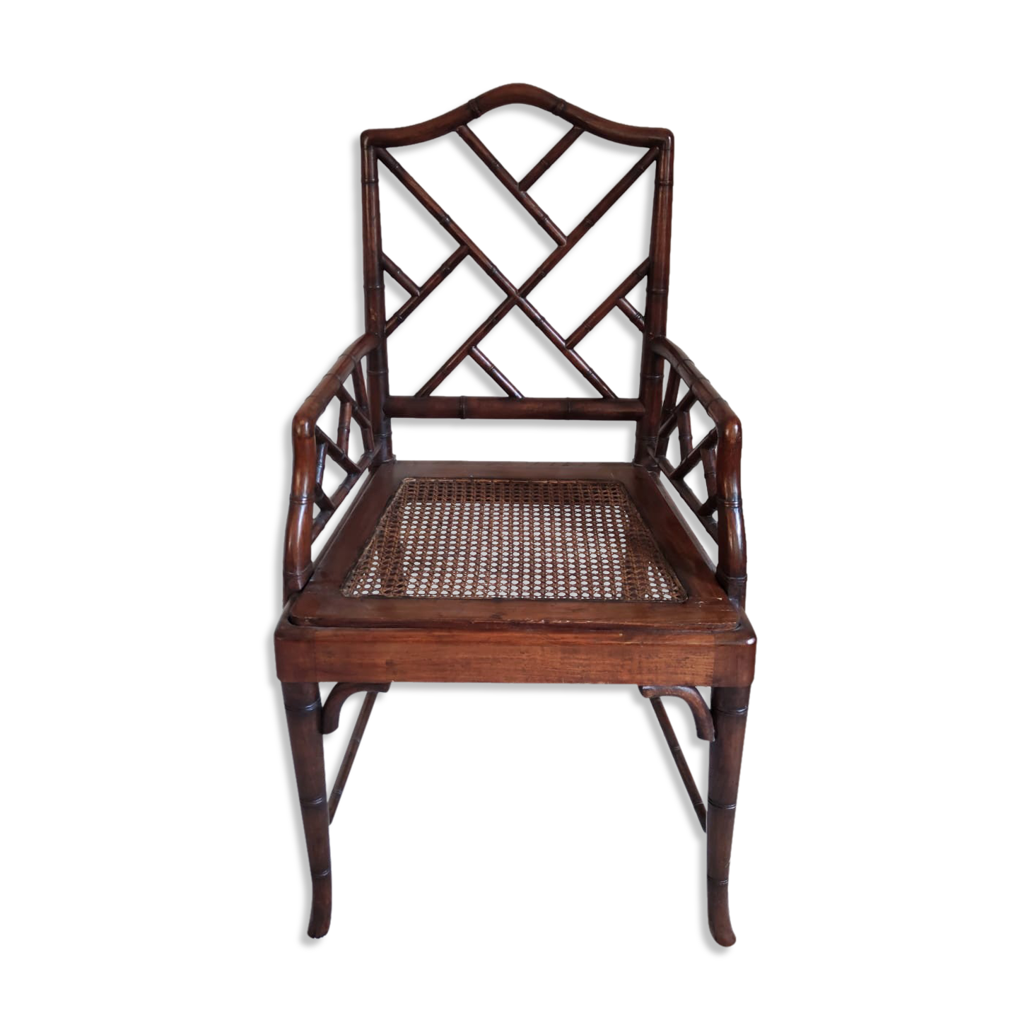 Fauteuil asiatique canné en bois à l'imitation du bambou