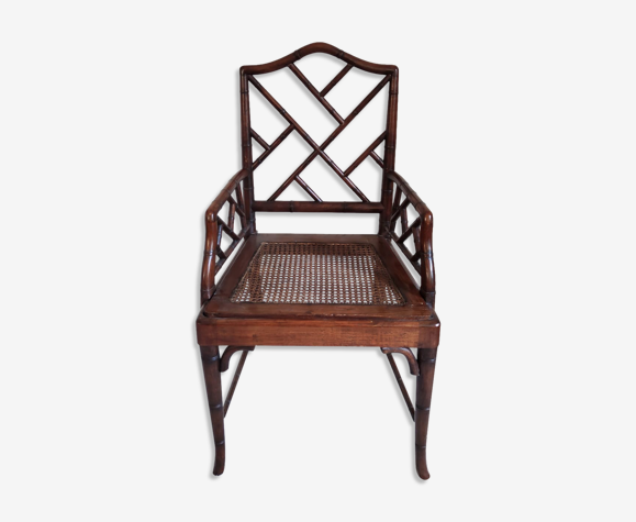 Fauteuil asiatique canné en bois à l'imitation du bambou