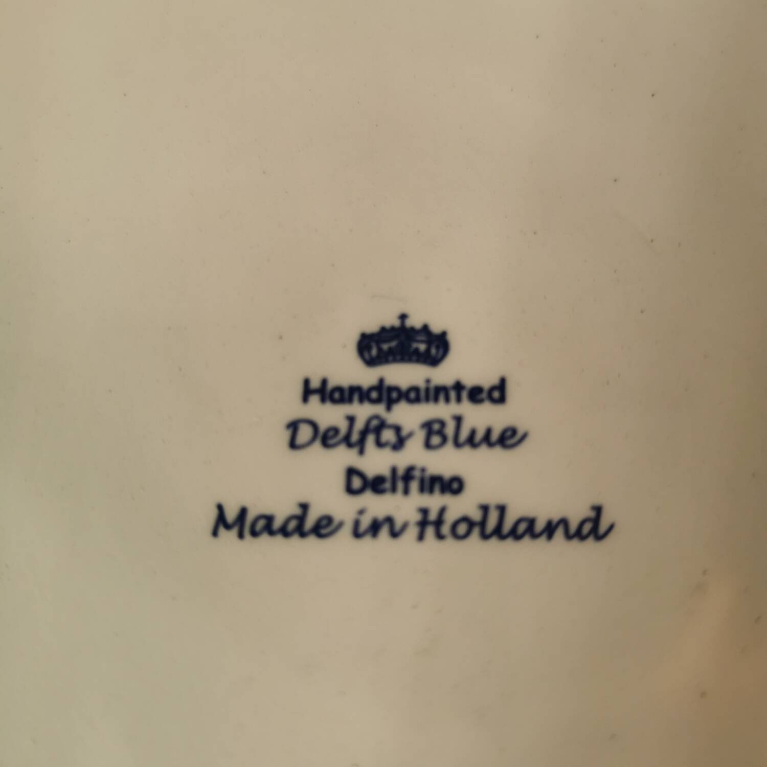 Gzhel tradition for this empty pocket / cup made ~ in Russia near Moscow. signed