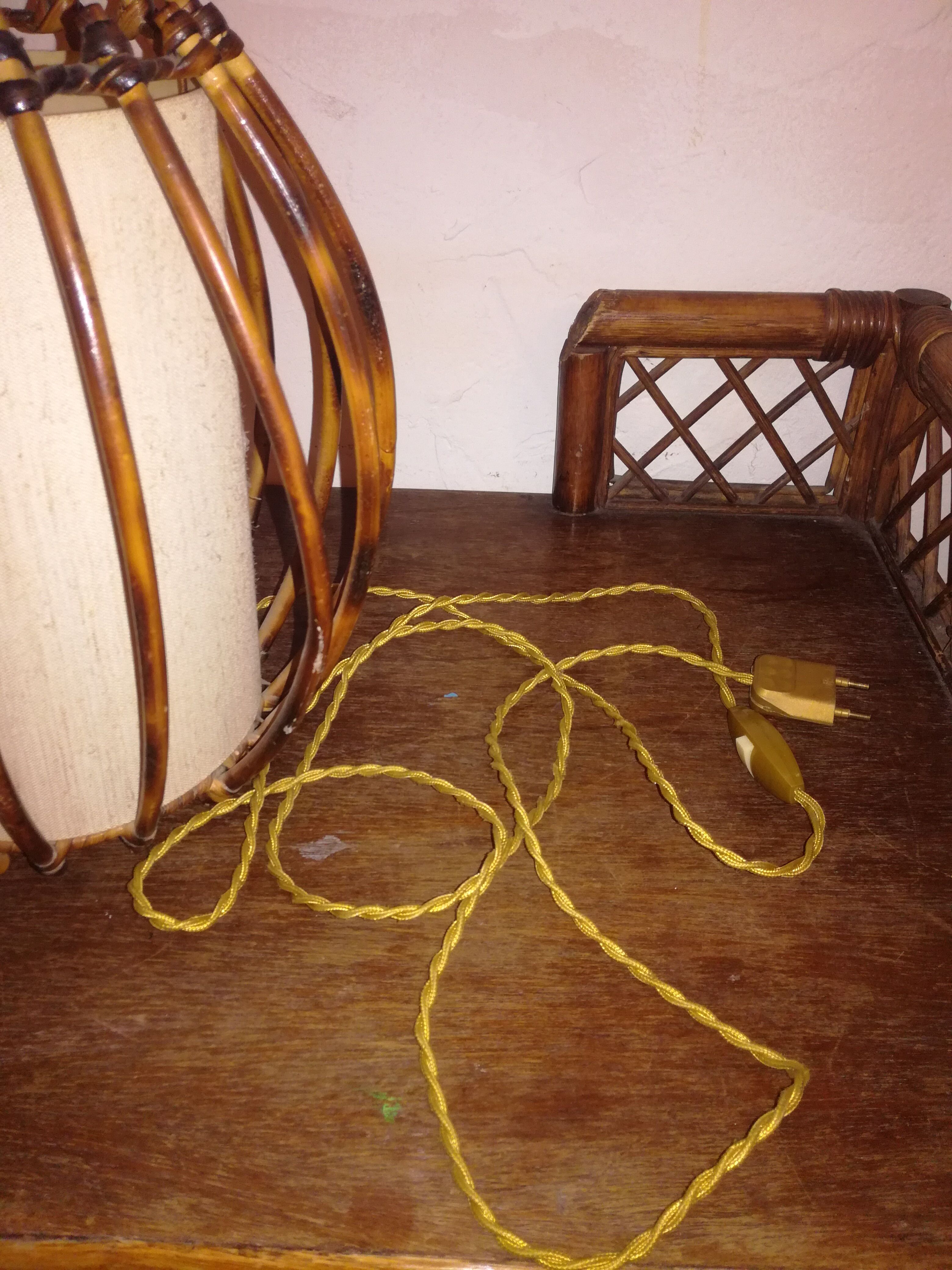 Lampe à poser en rotin