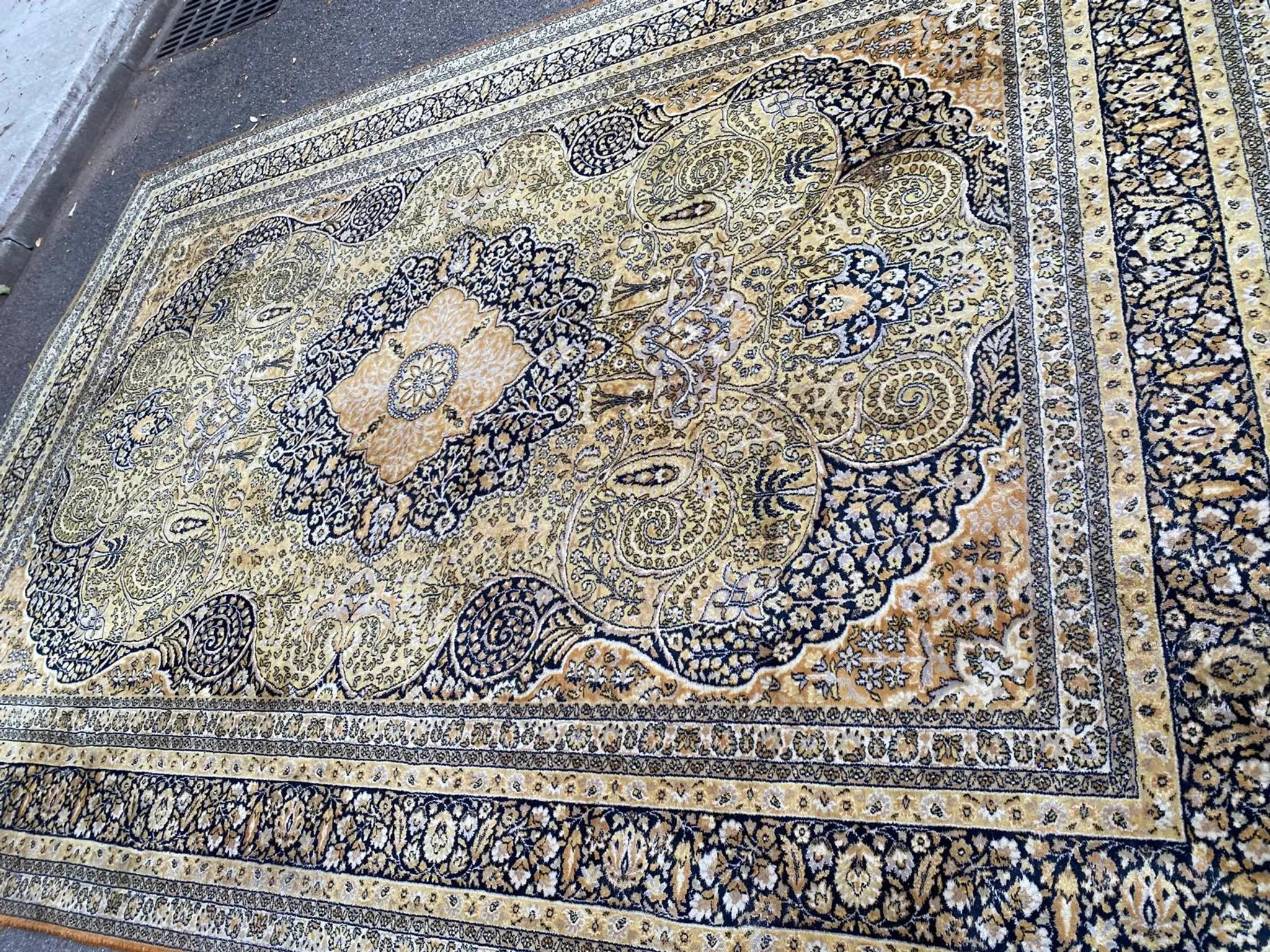 Large Persian wool rug 250x350 cm in gold and navy blue.