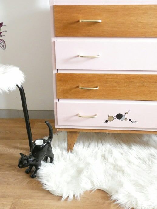 Commodus with compass feet