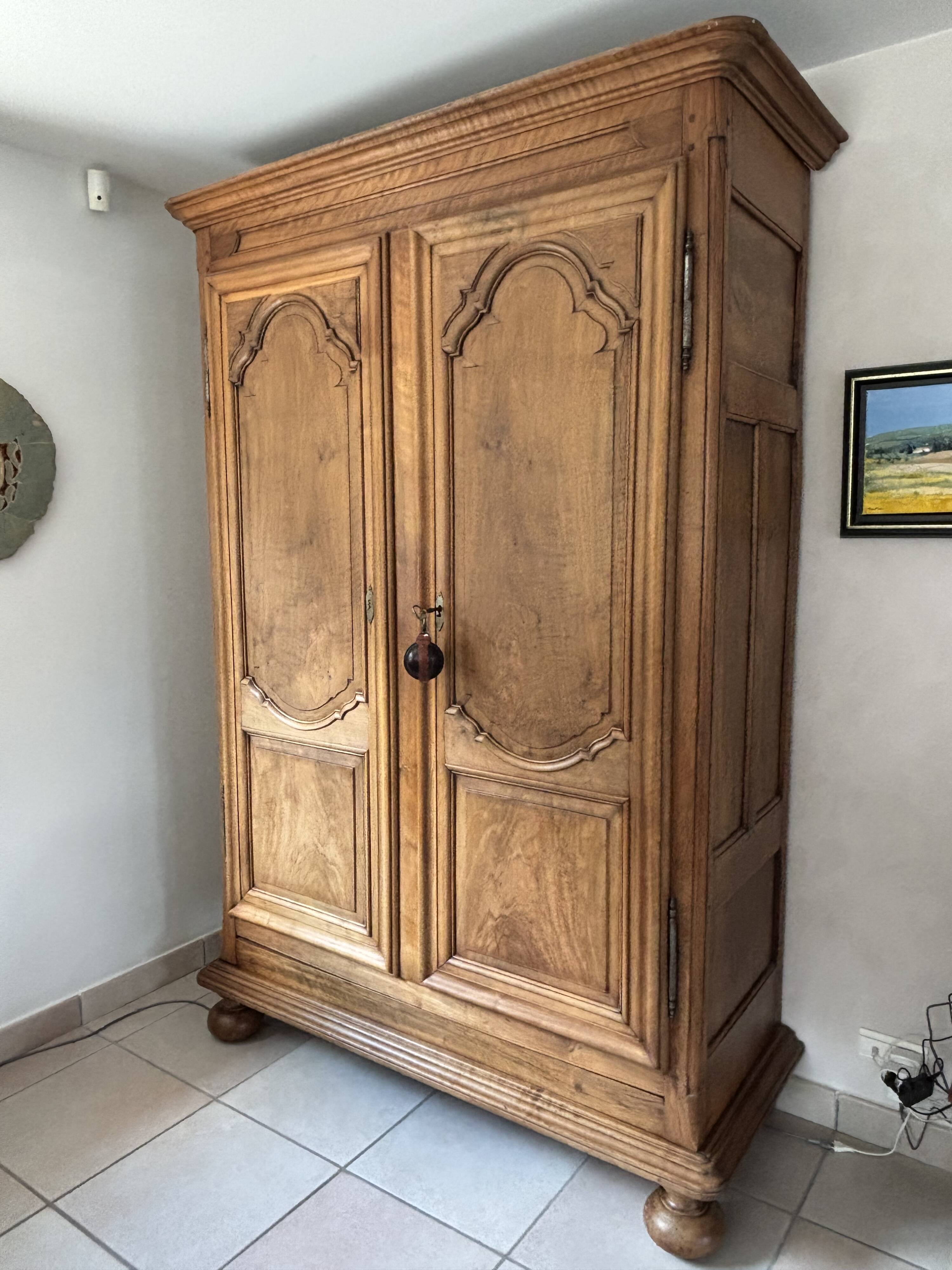 Louis XIV wardrobe in solid walnut – 18th century – Original lock and key