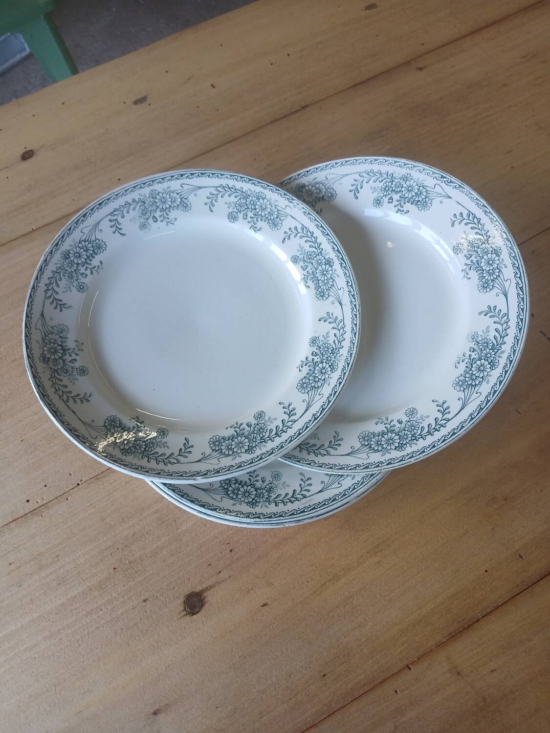 4 old flat plates Terre de fer