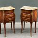 Paire de tables de chevet de style Louis XV en bois de rose.