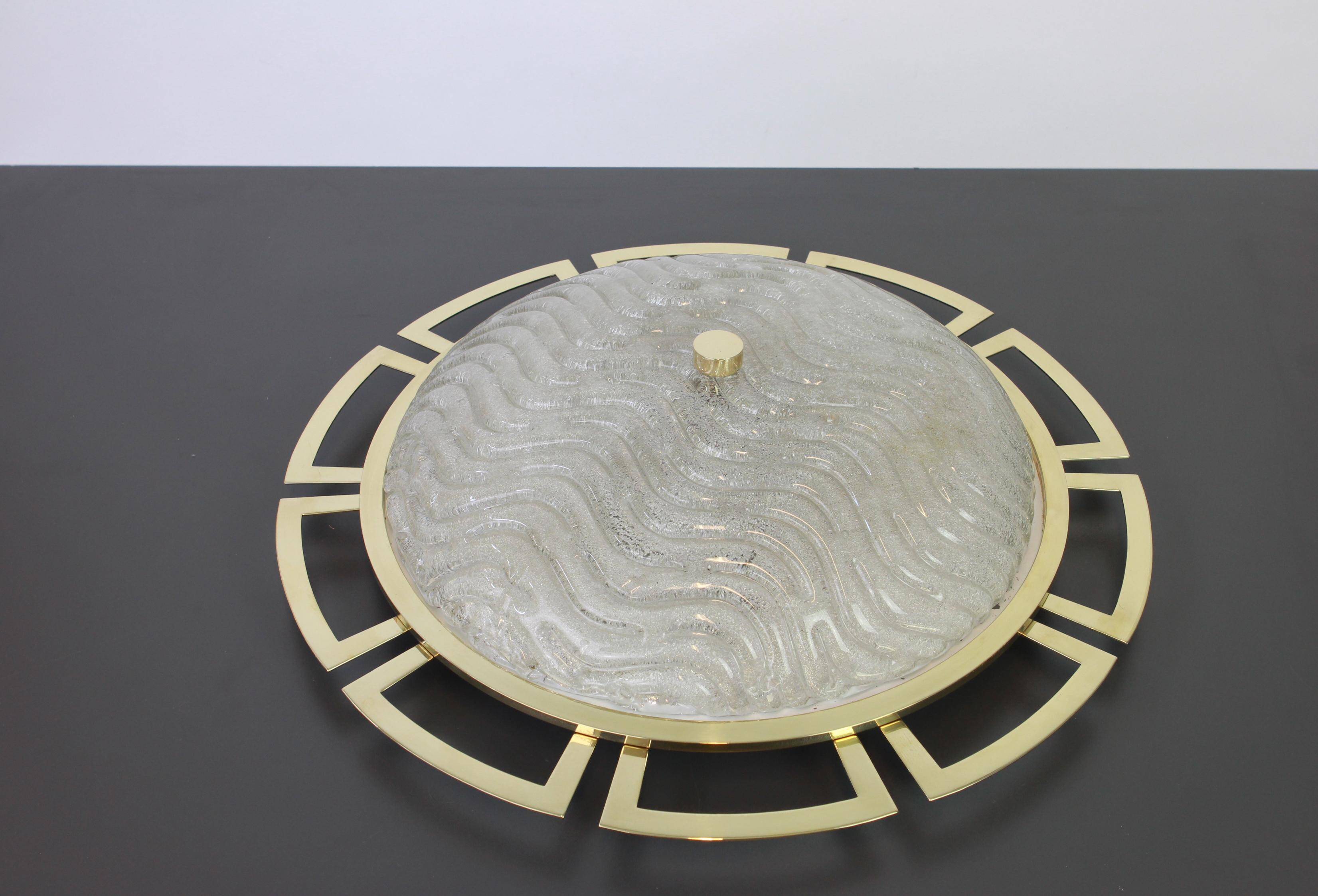 Grand Sputnik ceiling light in brass, Stilnovo style, 1970s.