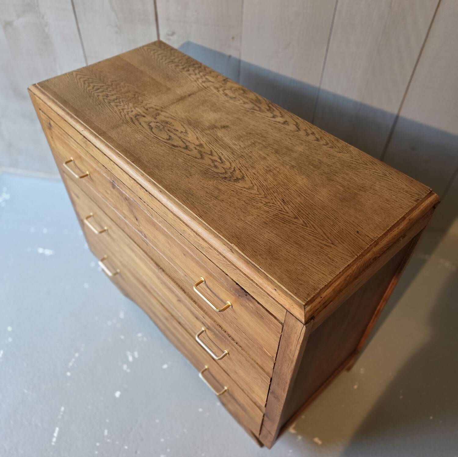 Oak chest of drawers