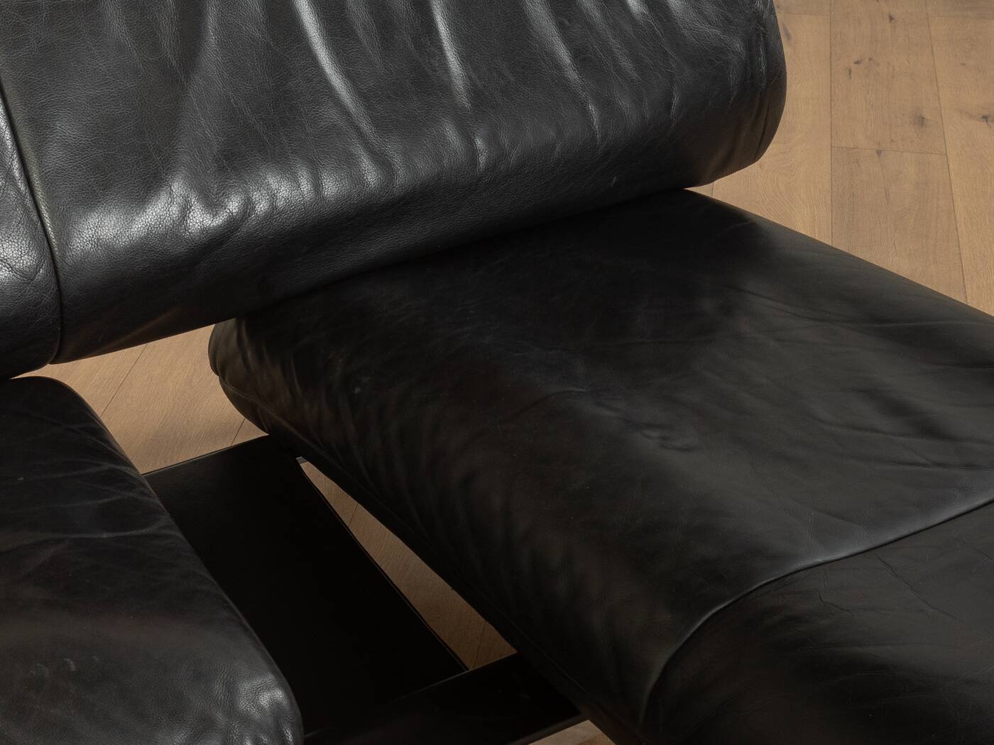 de Sede | Reto Frigg DS 140 sofa, 1980s, black leather & chrome, adjustable headrests