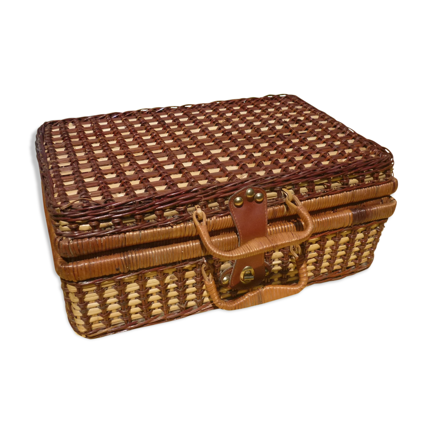 Wicker picnic basket