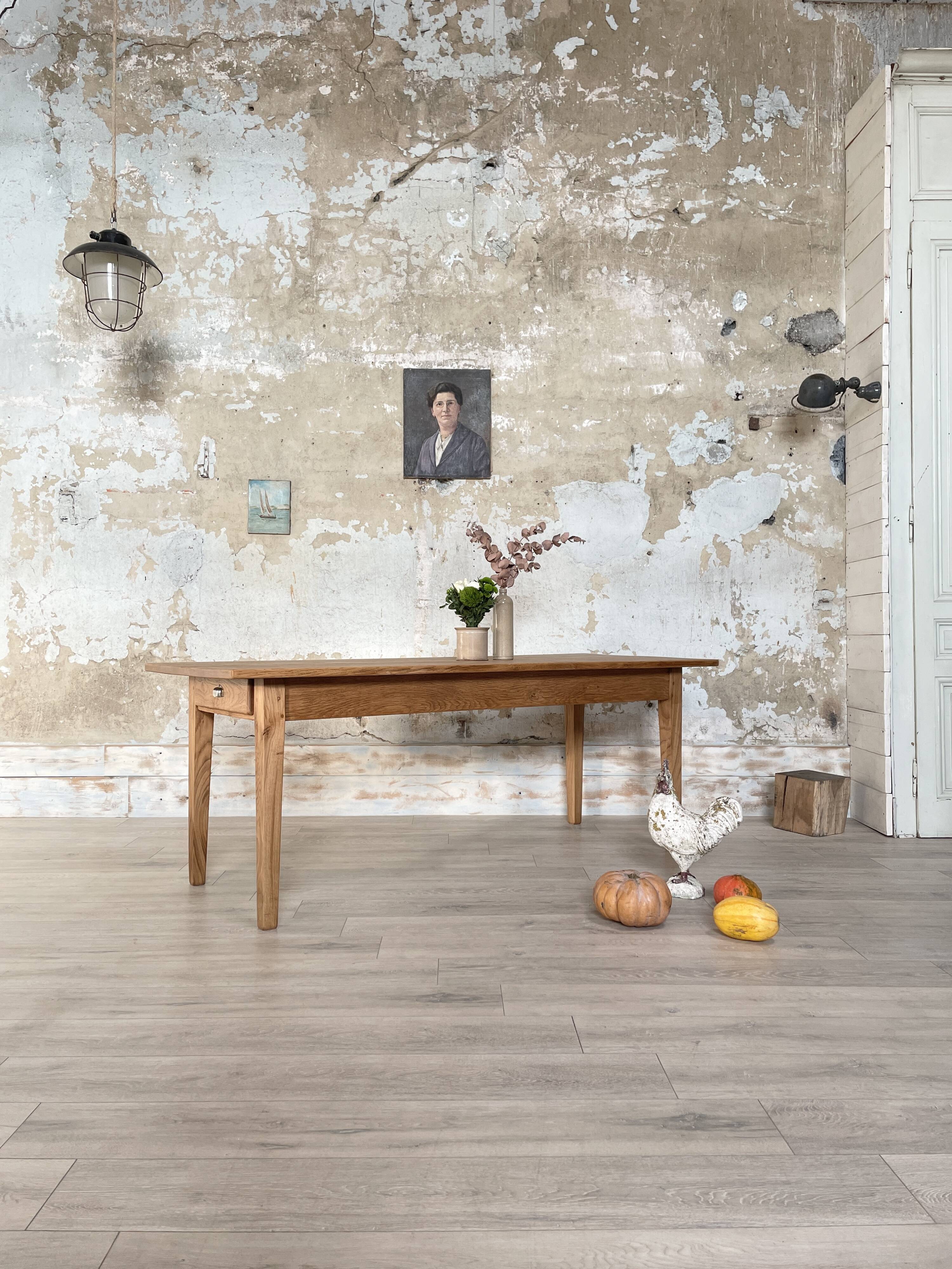 Vintage farmhouse table in solid oak.