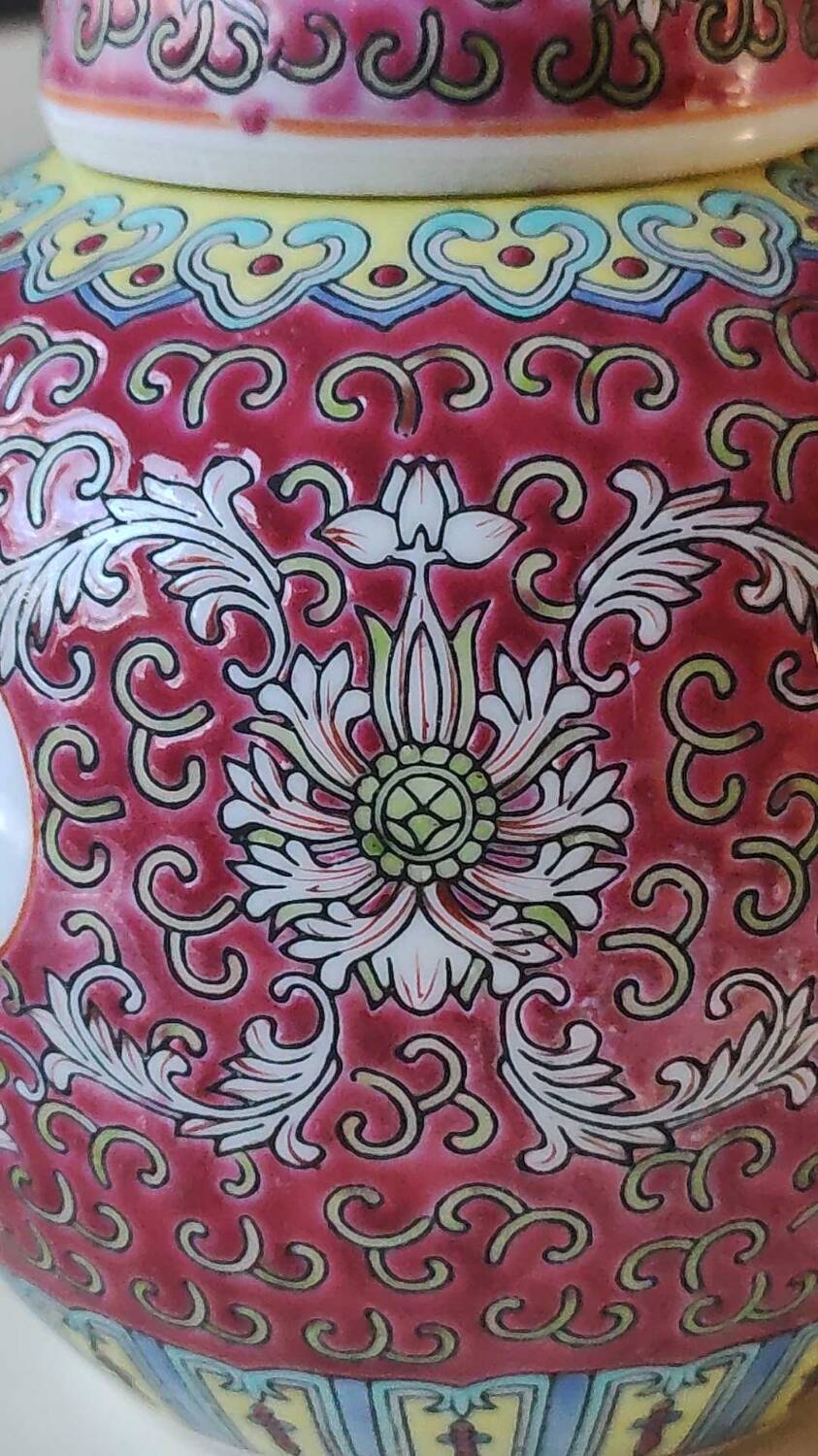 Vase with lid/Tea pot/Ginger Famille Rose, Mun Shou Rose longevity