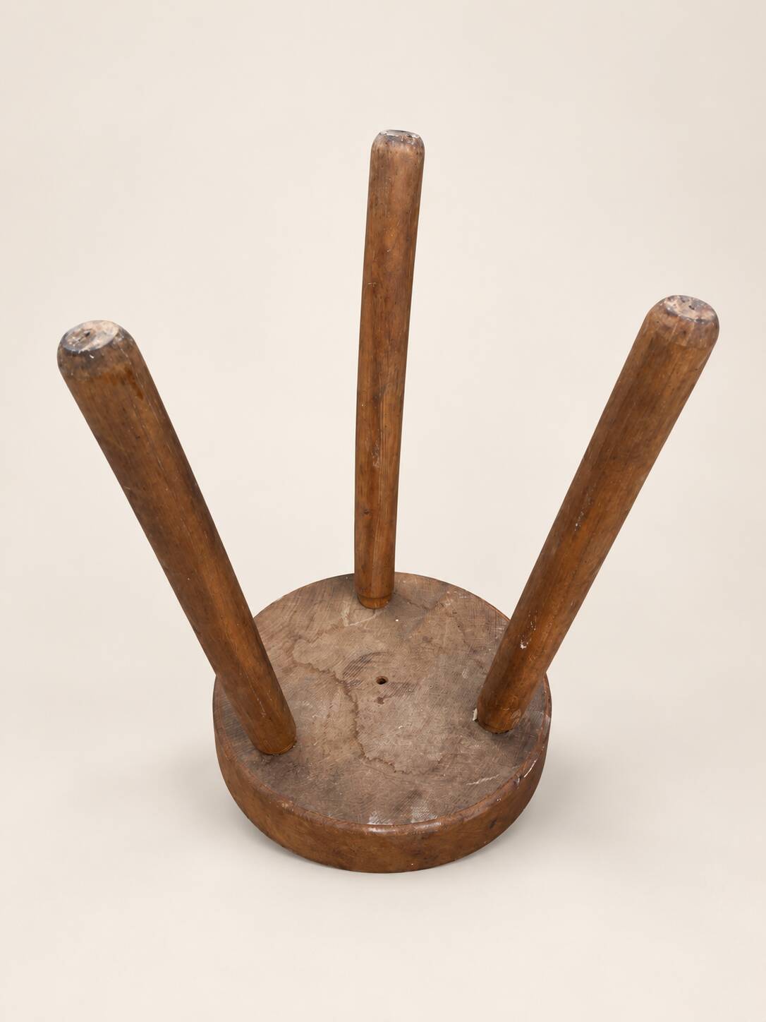 Vintage tripod stool in solid wood – brutalist spirit / folk art