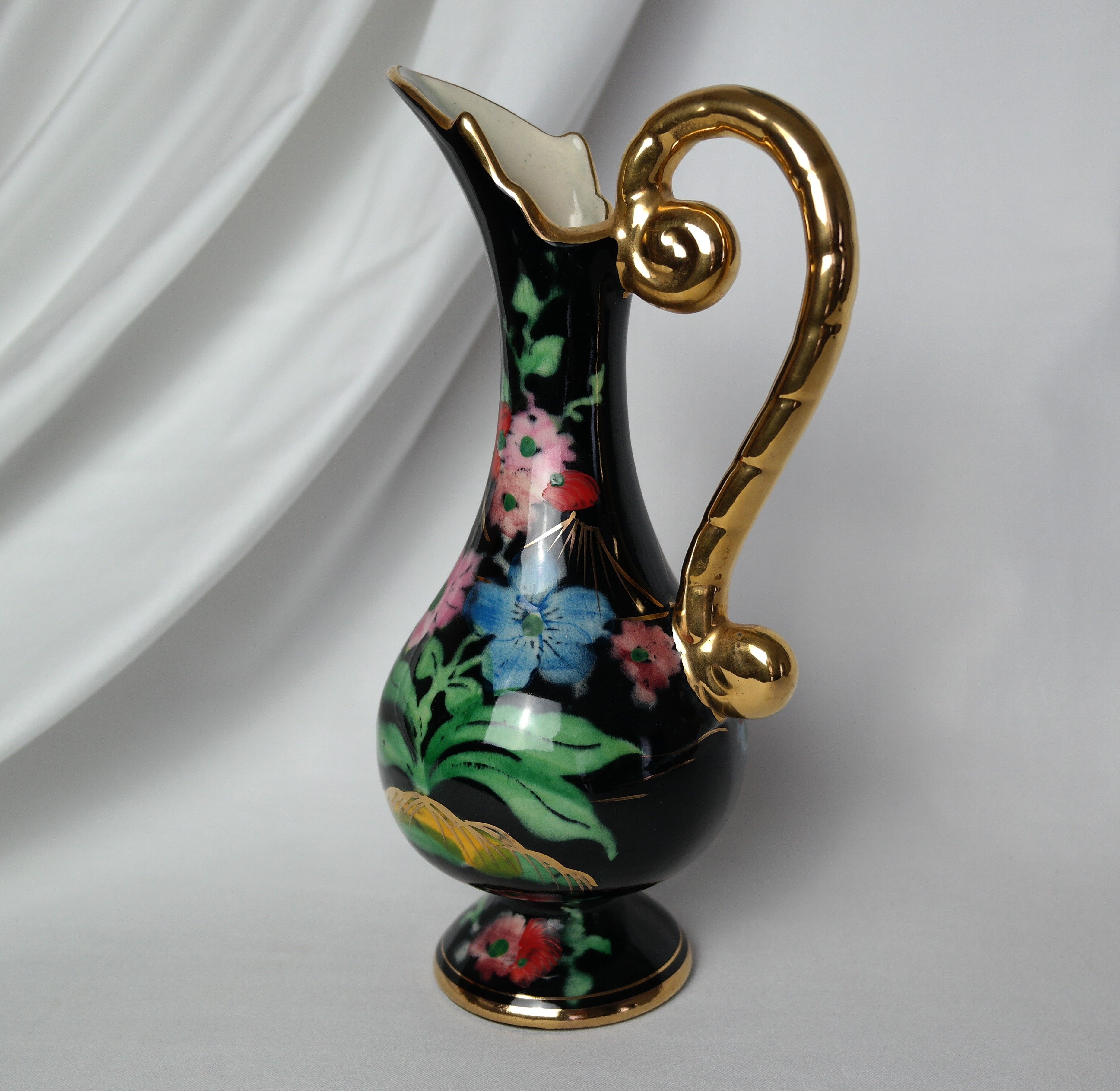 Vintage ceramic needle