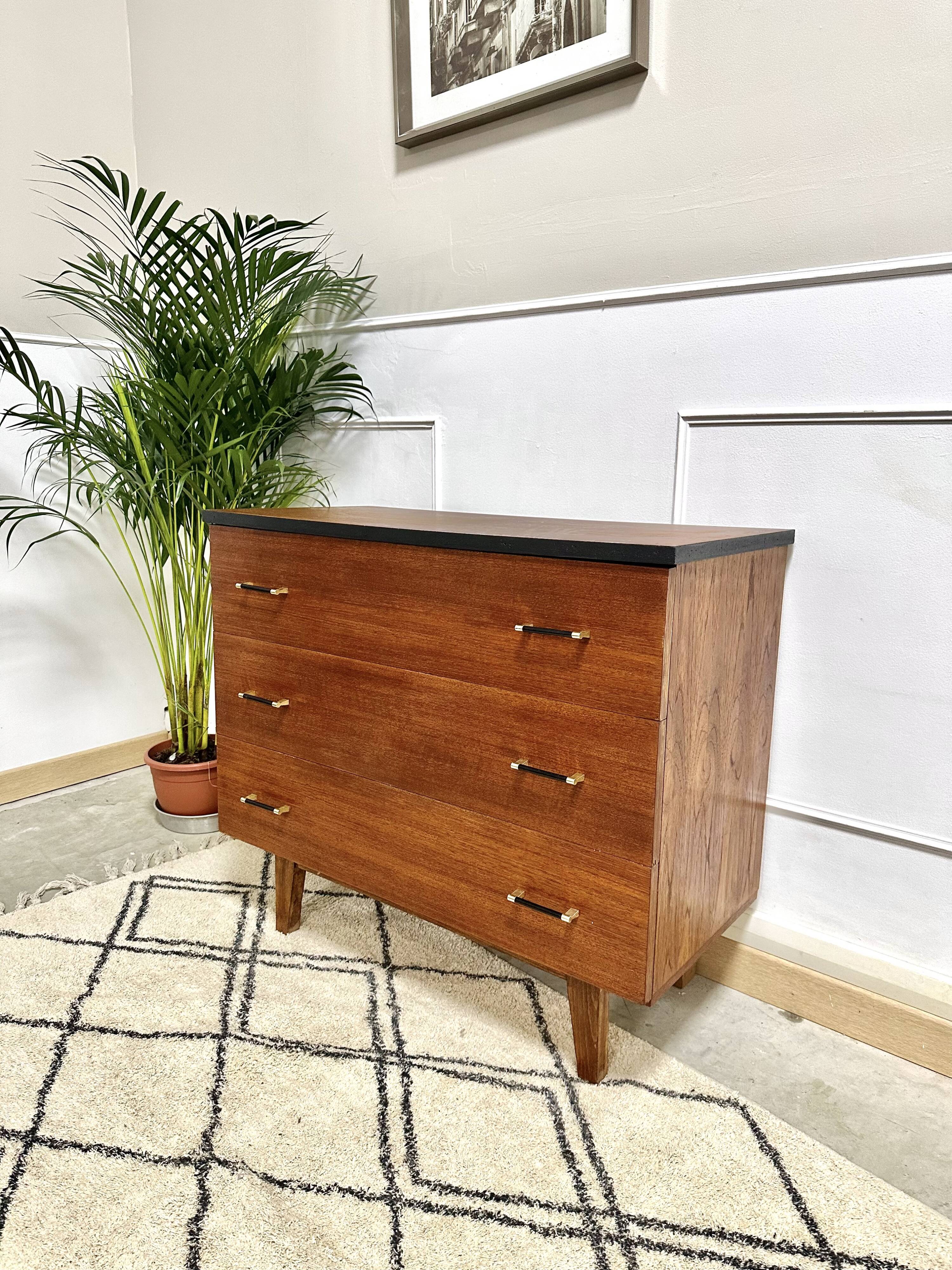 Chest of drawers feet compass black singing