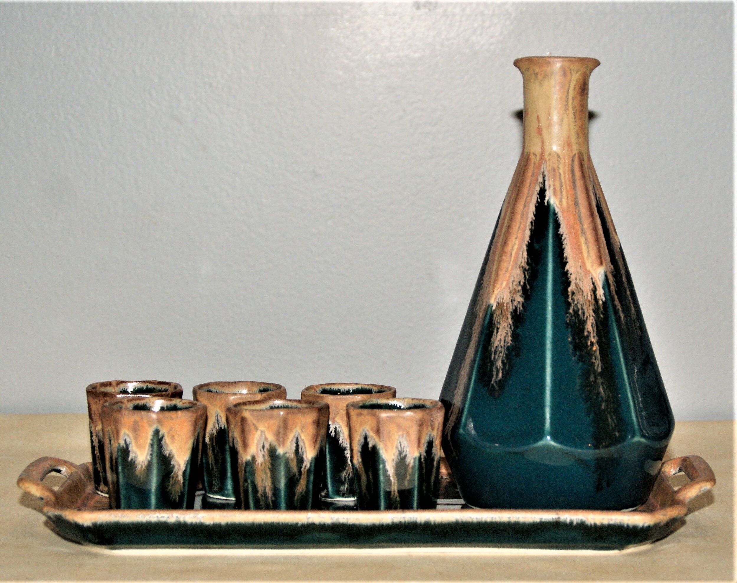 Liquor service,  Denbac