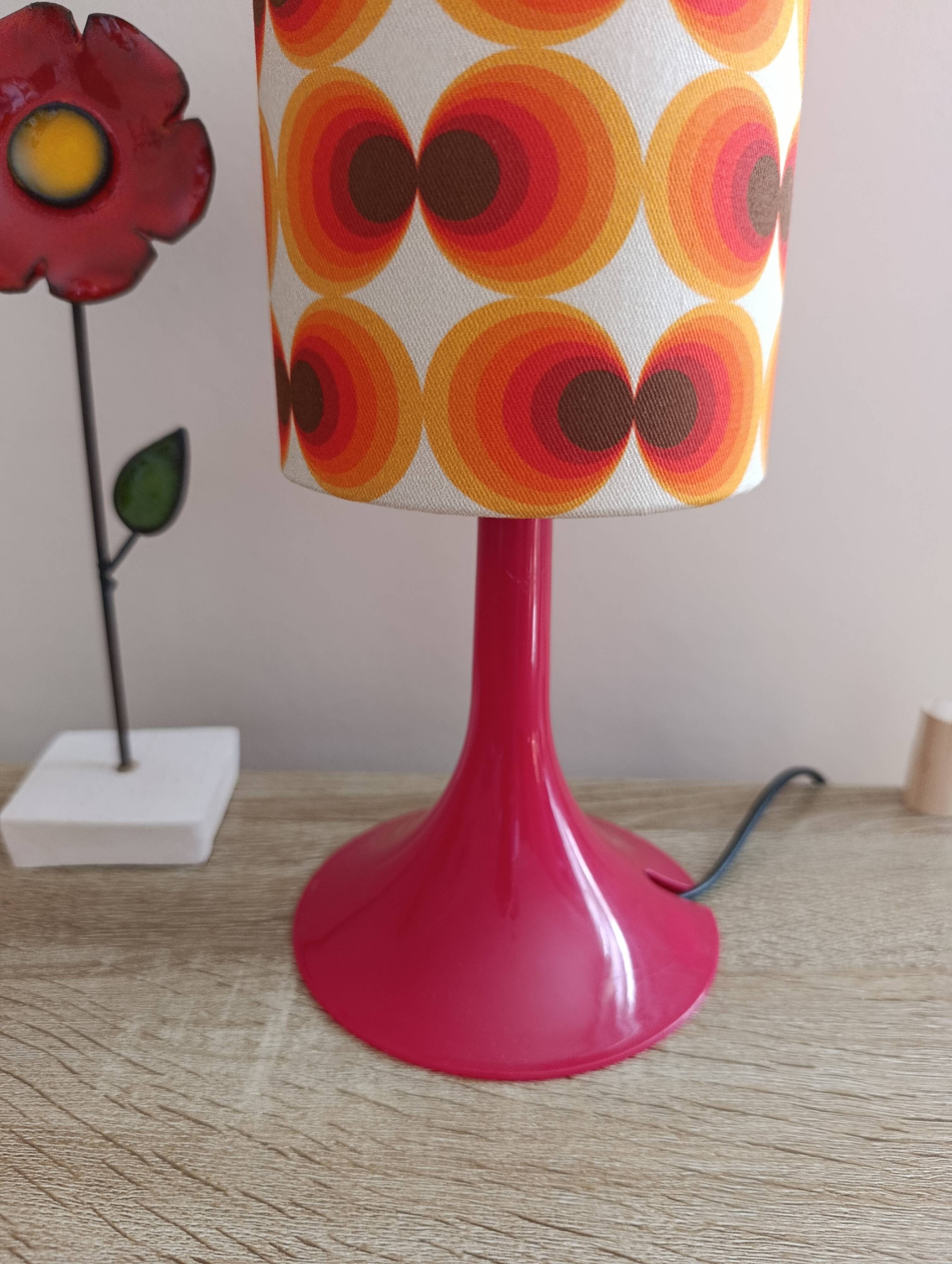 Lampe à poser ambiance seventies | imprimé psychédélique style vintage