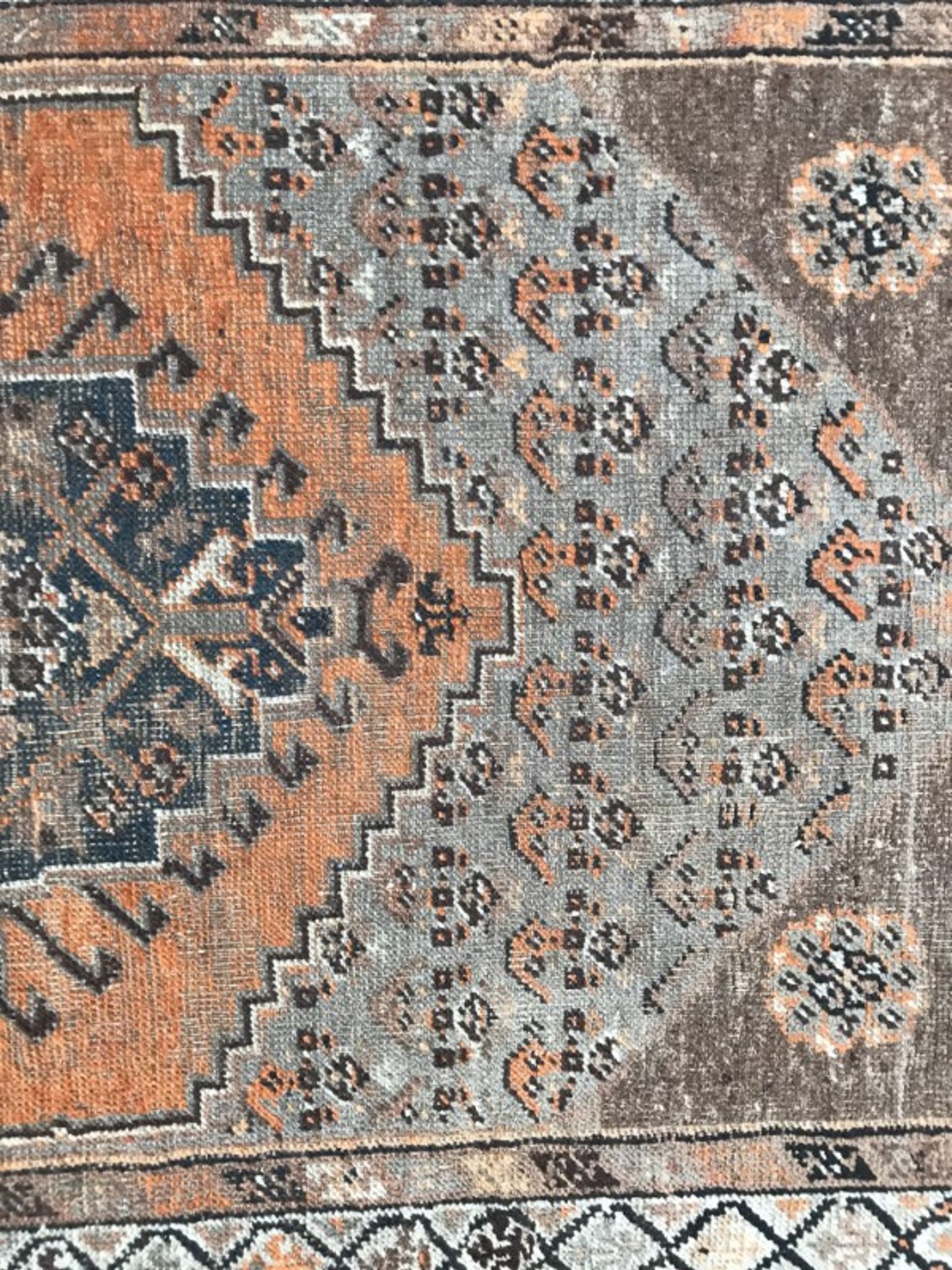 Former carpet persian north western done hand 100 x 162 cm