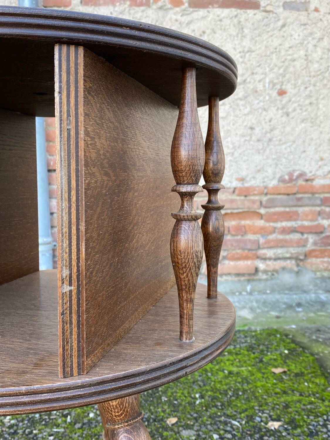 Gueridon side table turned wood