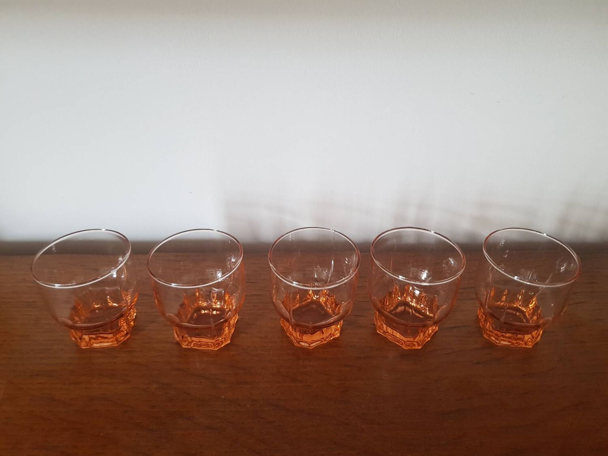 Set of 5 small pink glasses
