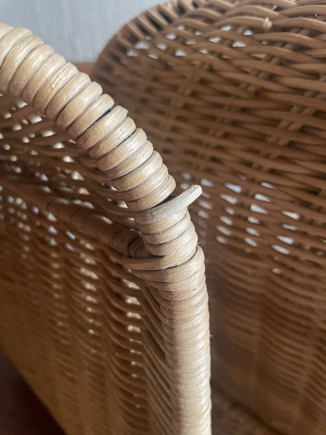 Wall-mounted rattan magazine rack