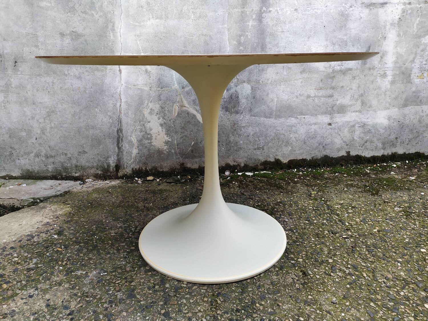 Vintage tulip foot table